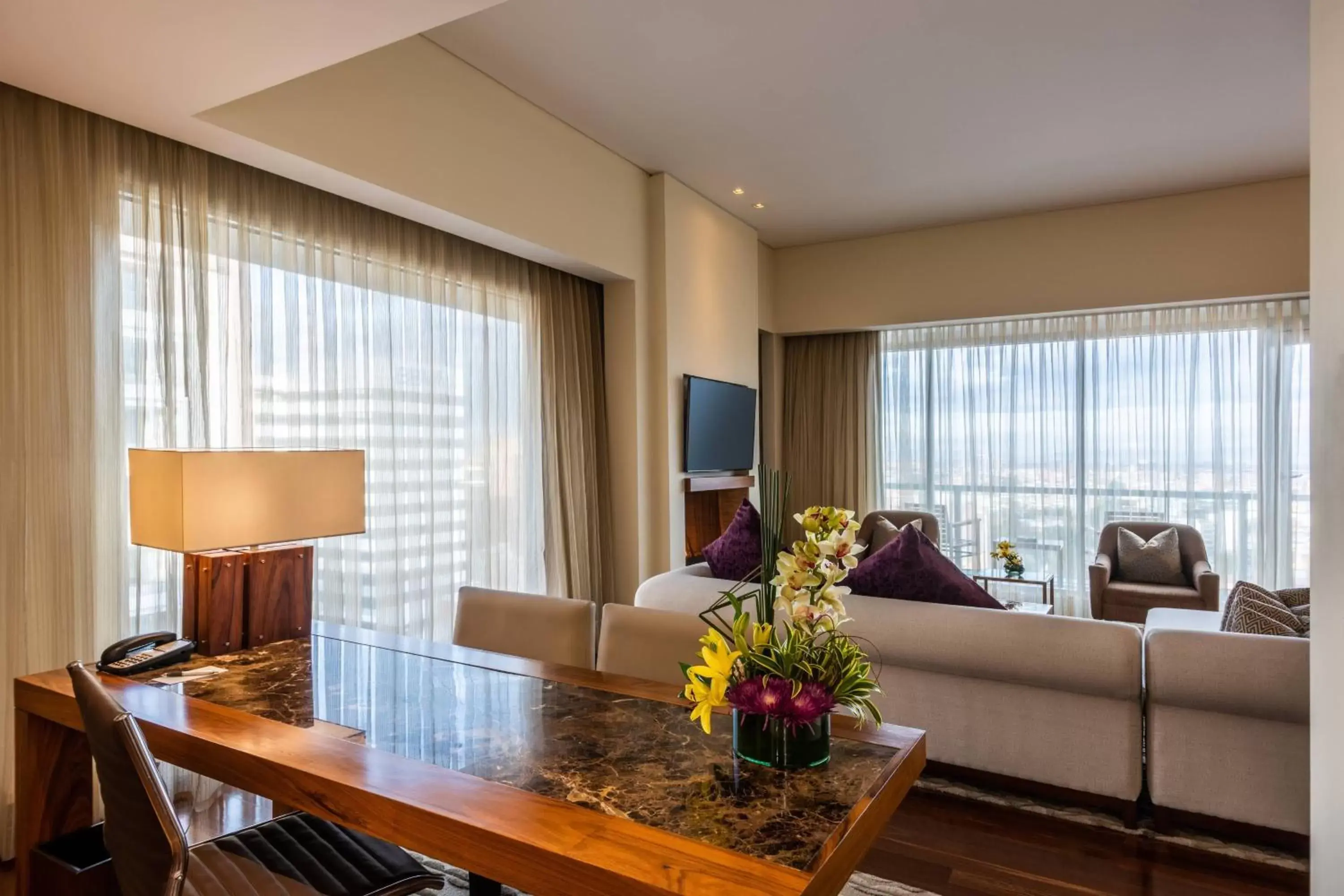 Photo of the whole room, Seating Area in JW Marriott Hotel Bogotá