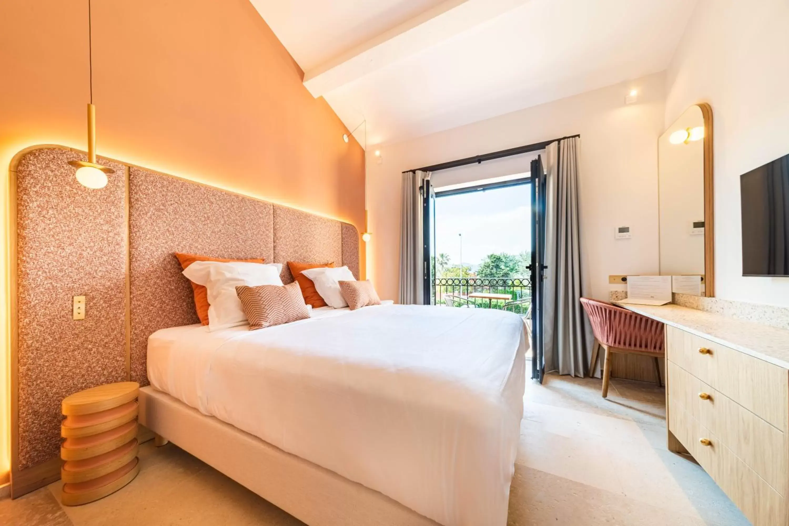 Bed in Hotel Brin d'Azur - Saint Tropez