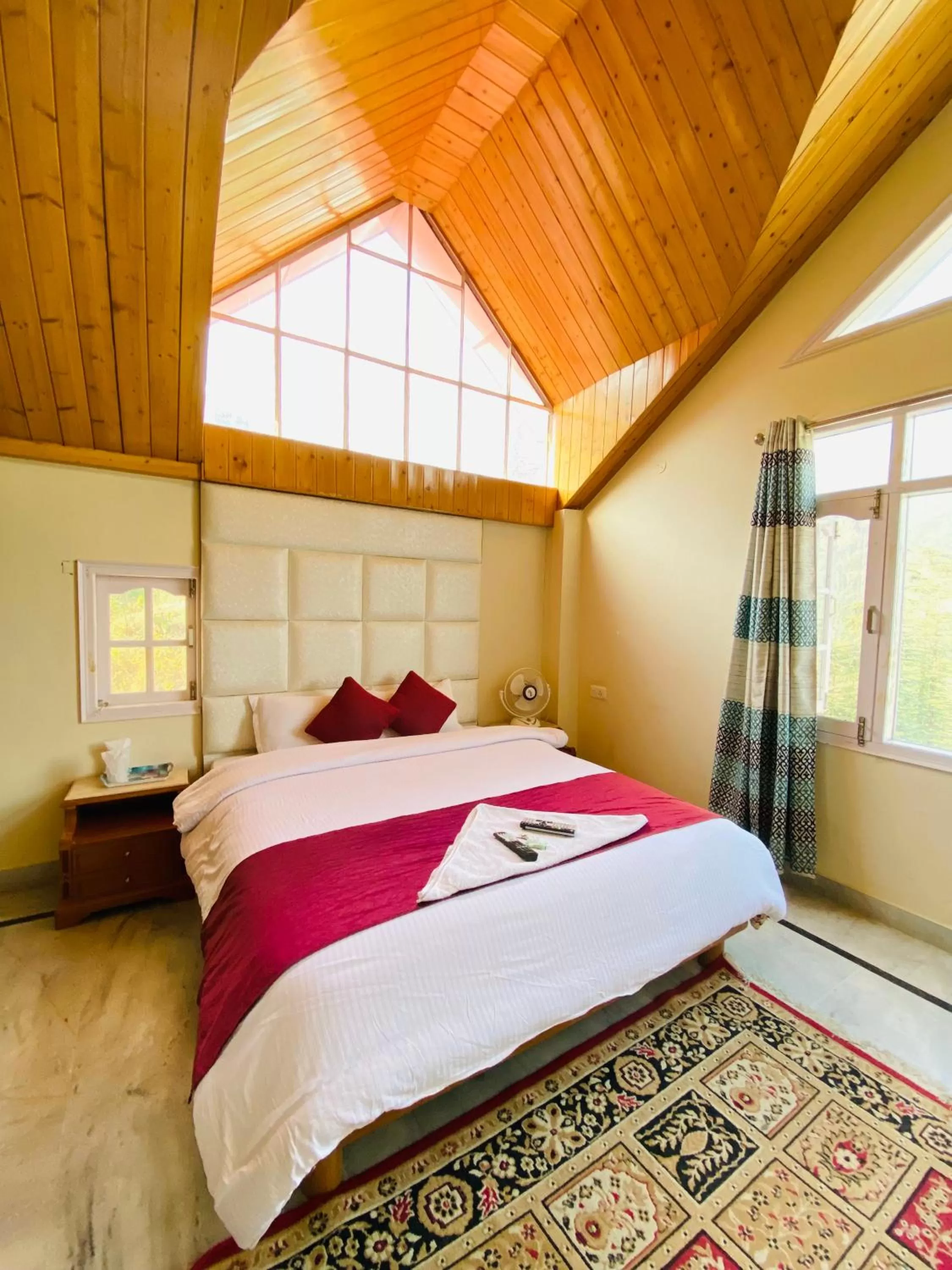 TV and multimedia, Bed in Sai Cottage Shimla