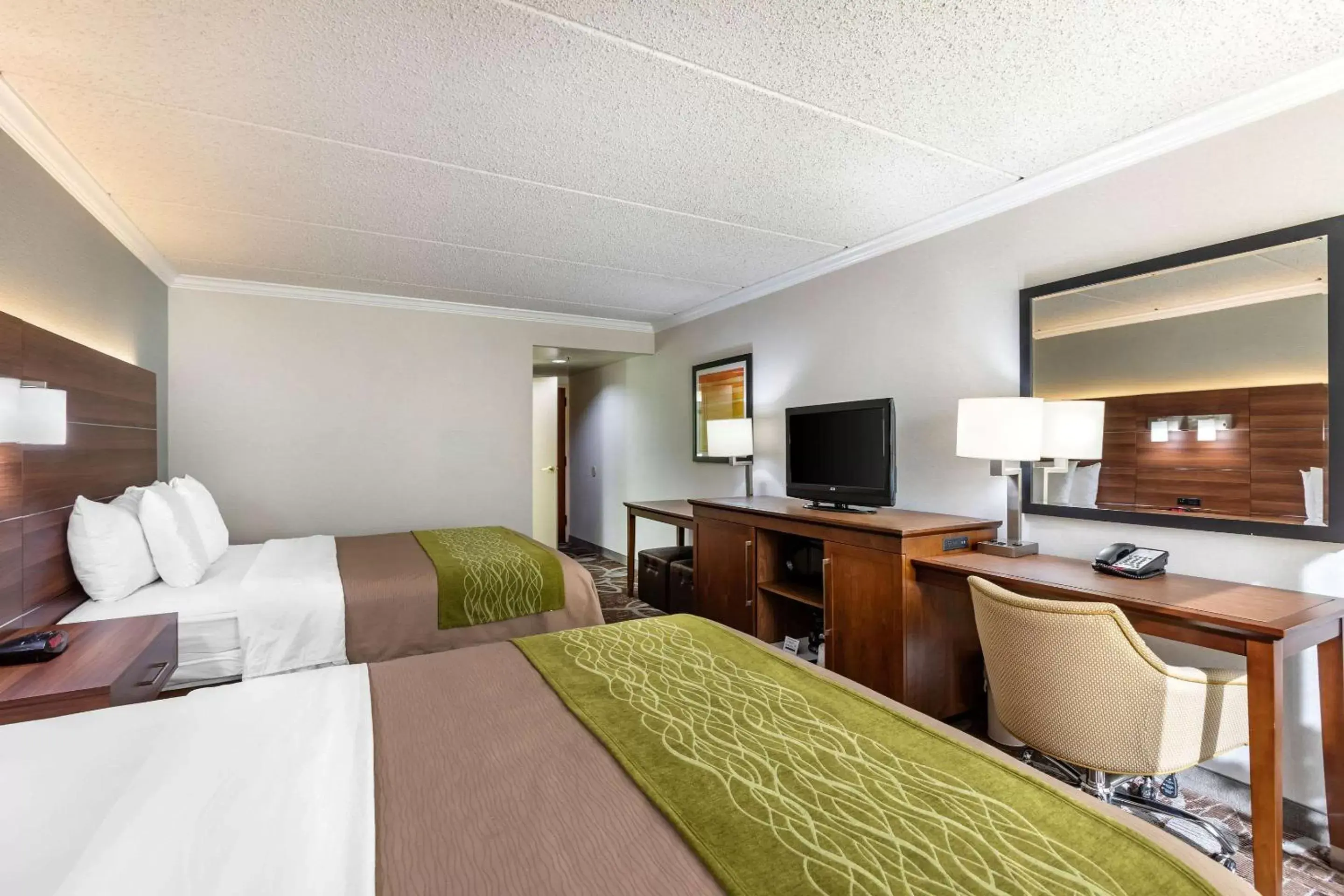Photo of the whole room in Comfort Inn Anaheim Resort