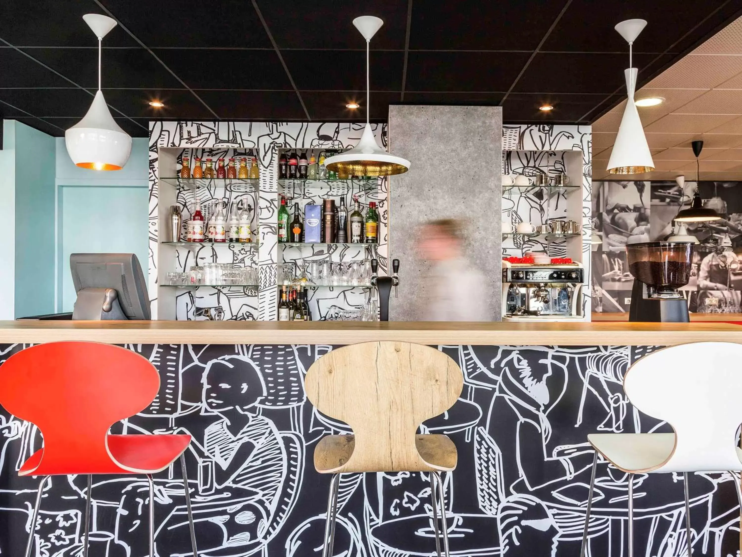 Lounge or bar, Lounge/Bar in ibis Thonon Centre