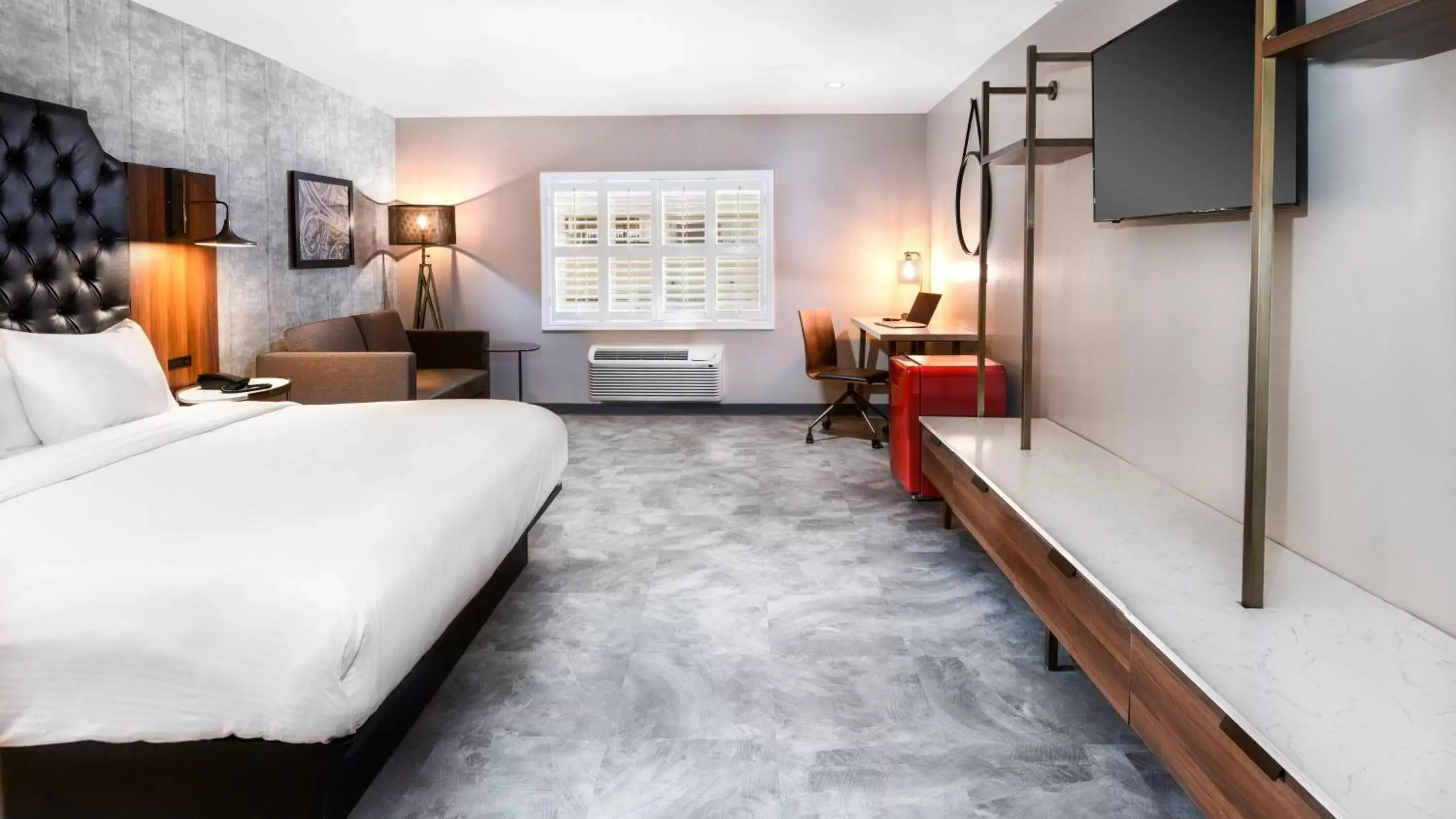 Bedroom in Hollywood Inn Suites Hotel