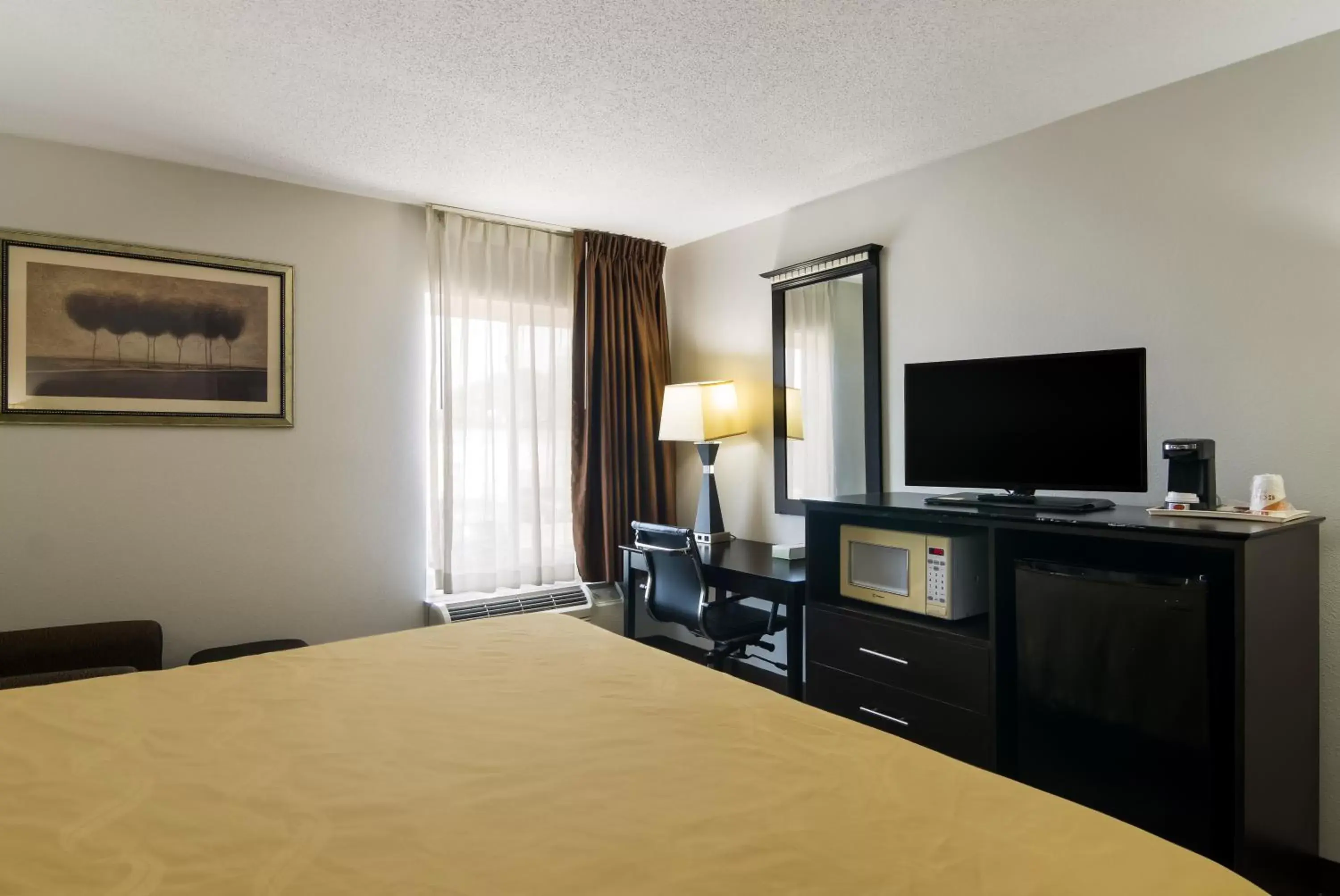 TV/Entertainment Center in Quality Inn Aurora - Naperville Area