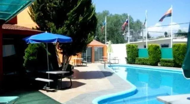 Swimming Pool in Leo Hotel