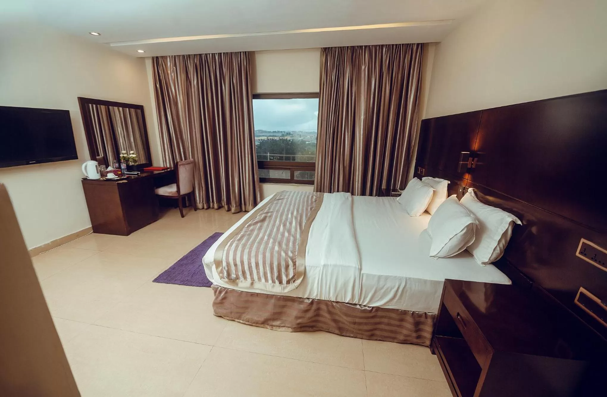 Photo of the whole room, Bed in Noble House Hotel