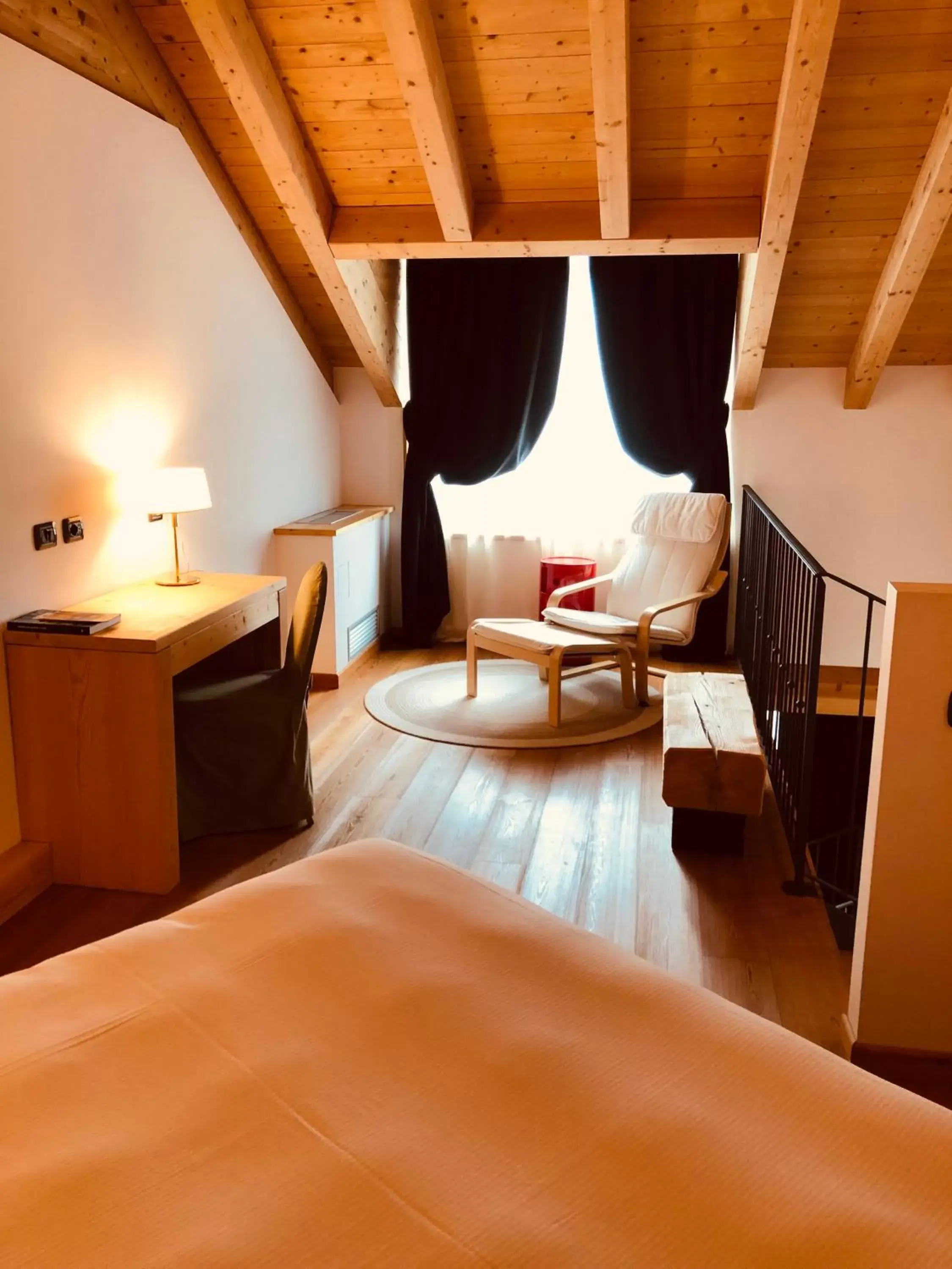 Seating area, Bed in Hotel Alla Posta