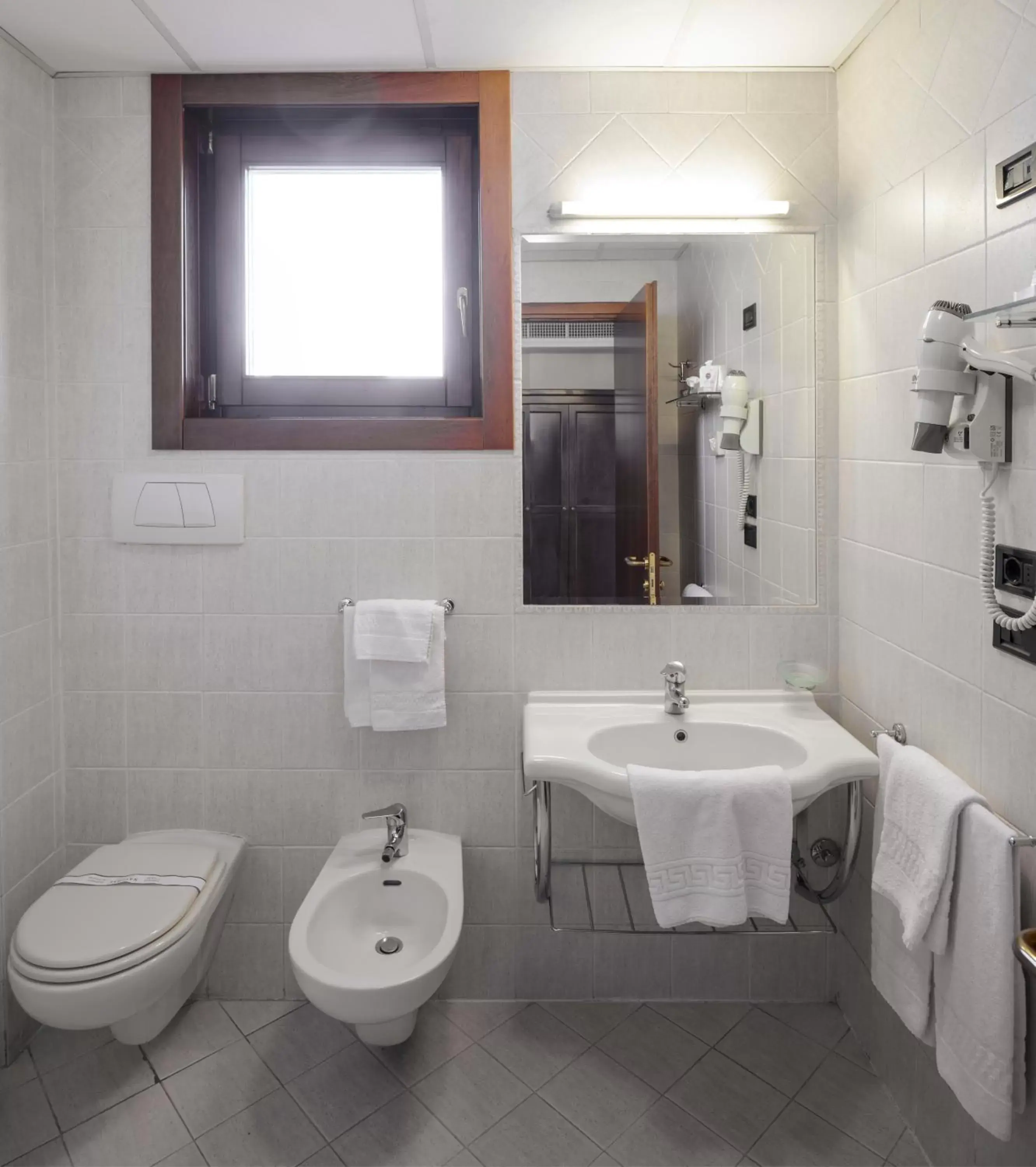 Toilet, Bathroom in Hotel Sovestro