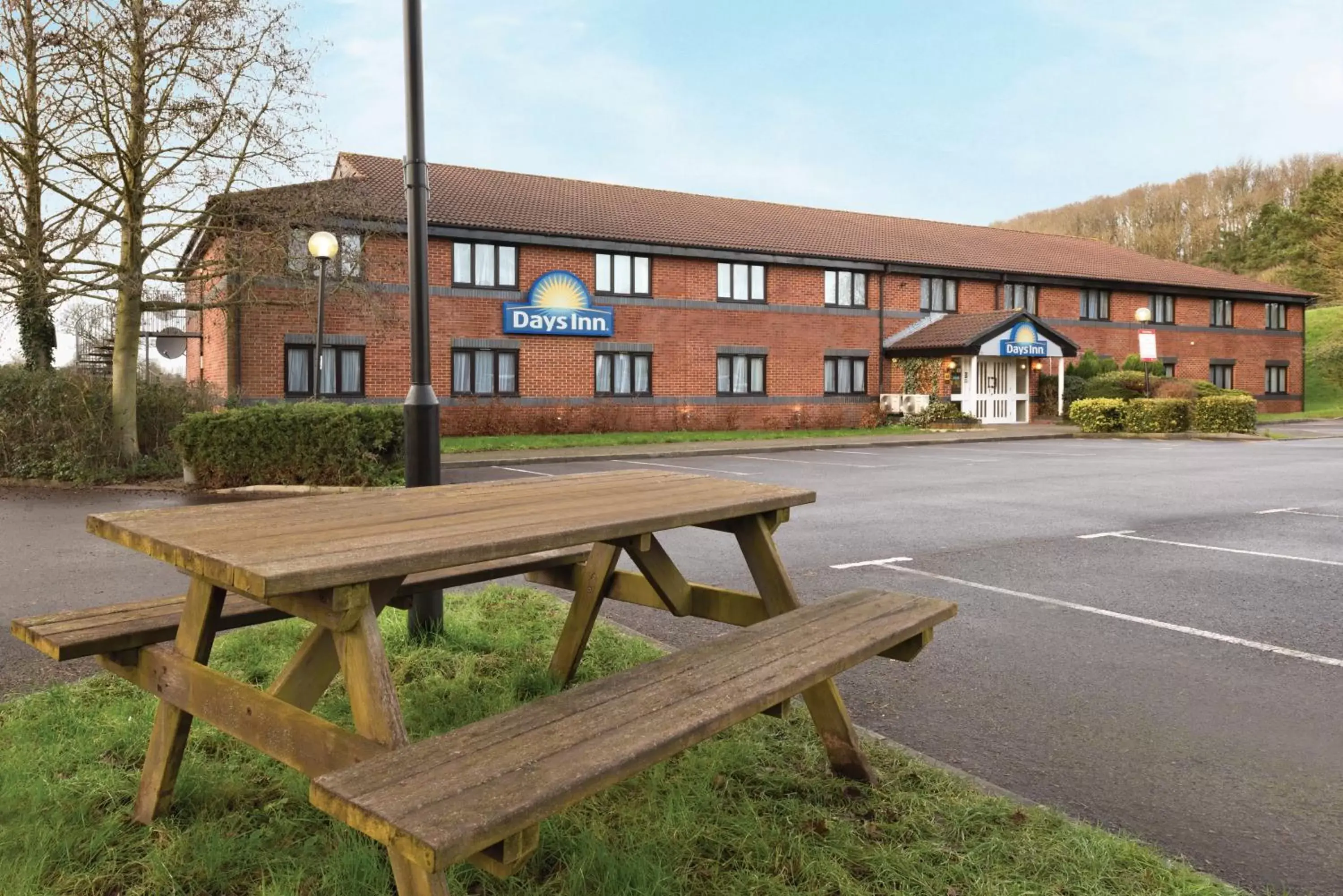 Facade/entrance, Property Building in Days Inn Michaelwood M5