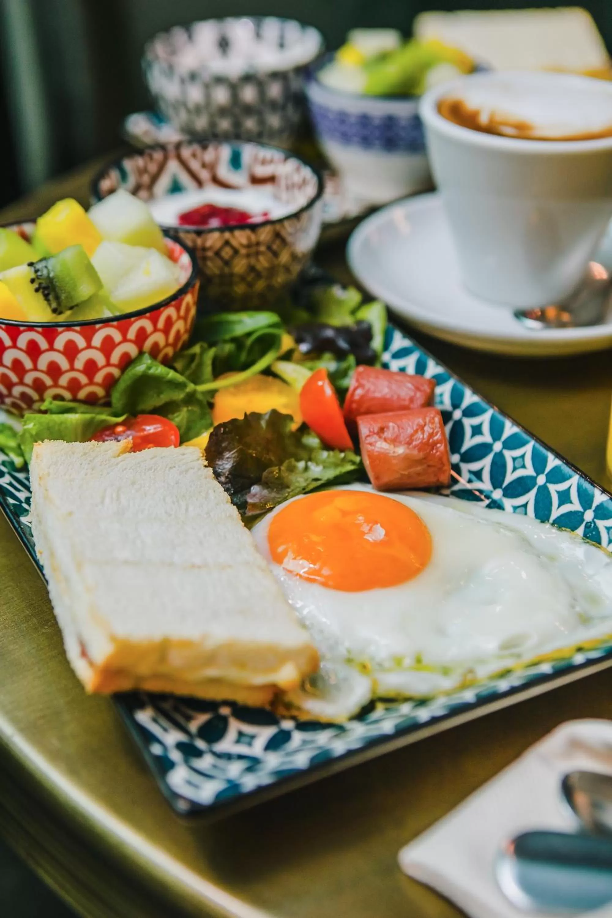 Breakfast in Tree Charme Parliament Boutique Hotel