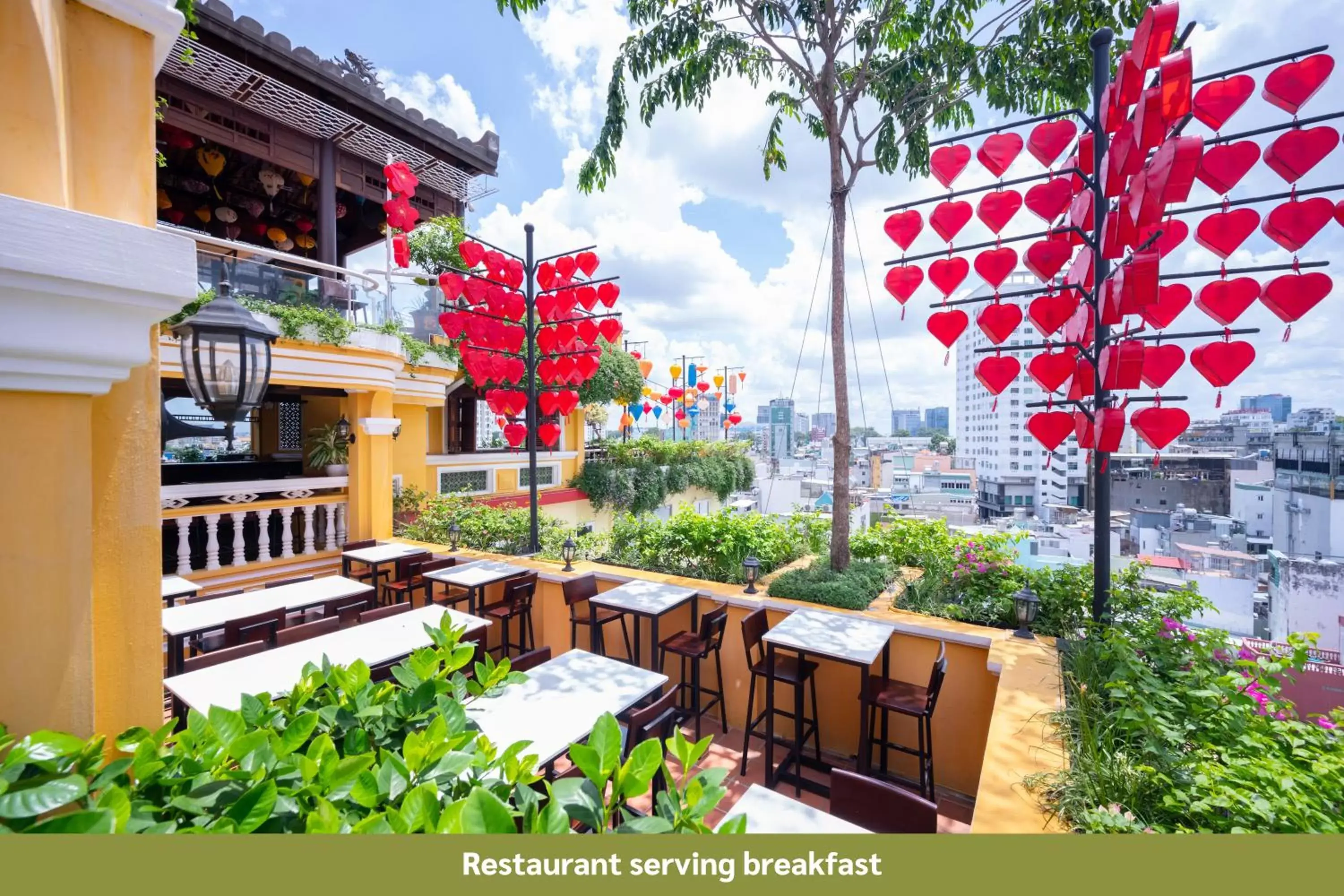 Restaurant/Places to Eat in Duc Vuong Saigon Hotel - Bui Vien