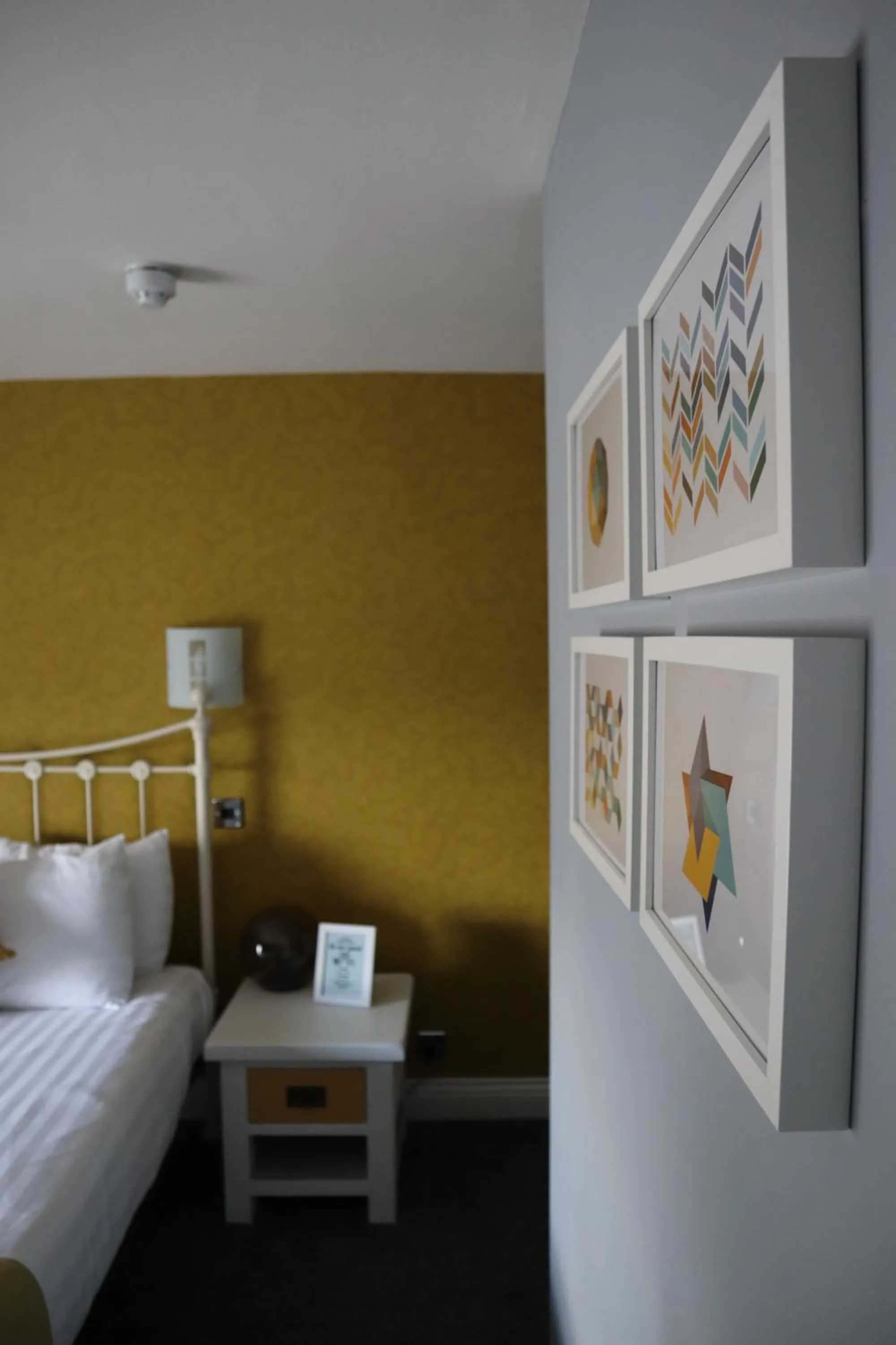 Bedroom, Bed in Hardwick Arms Hotel