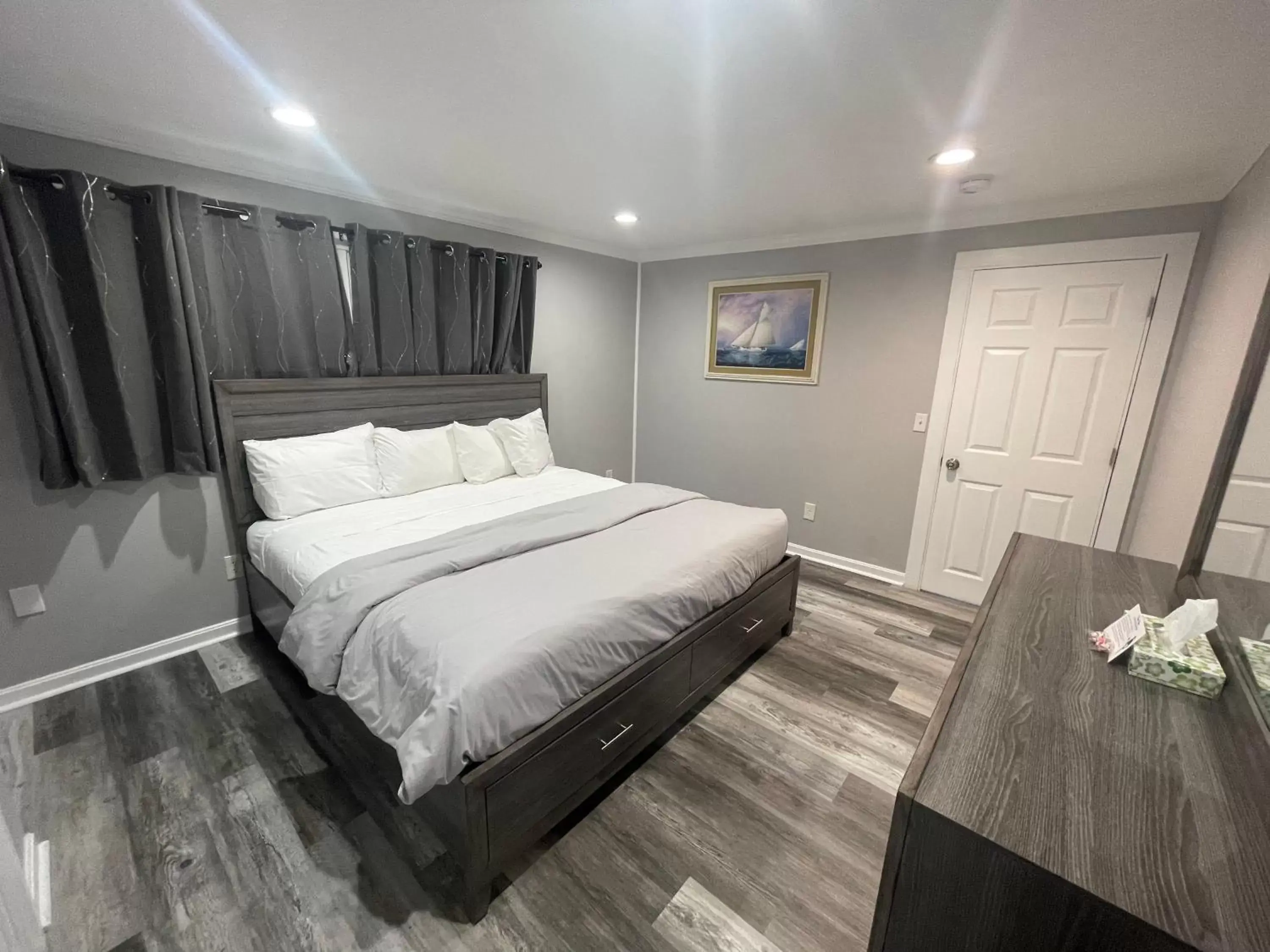 Bed in Aquastar Inn Bed in Aquastar Inn