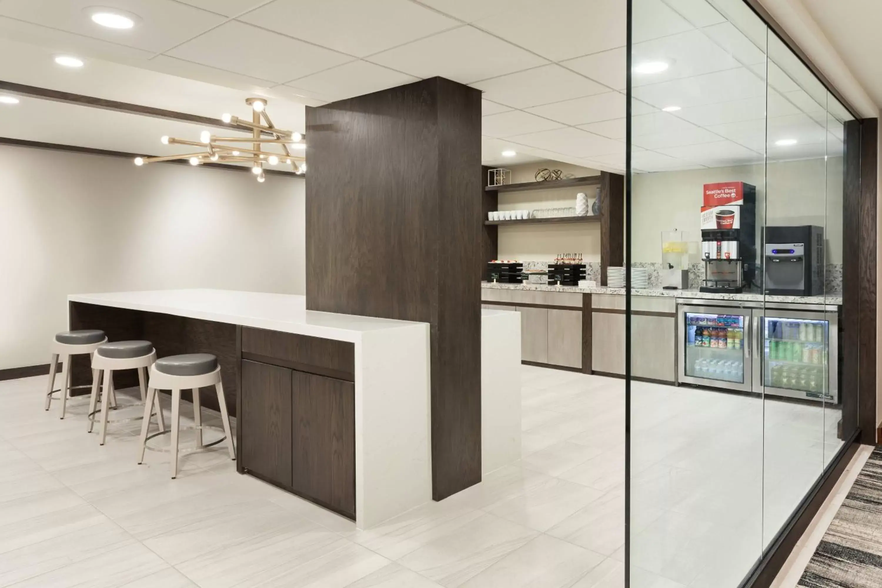Meeting/conference room, Kitchen/Kitchenette in Miami Airport Marriott