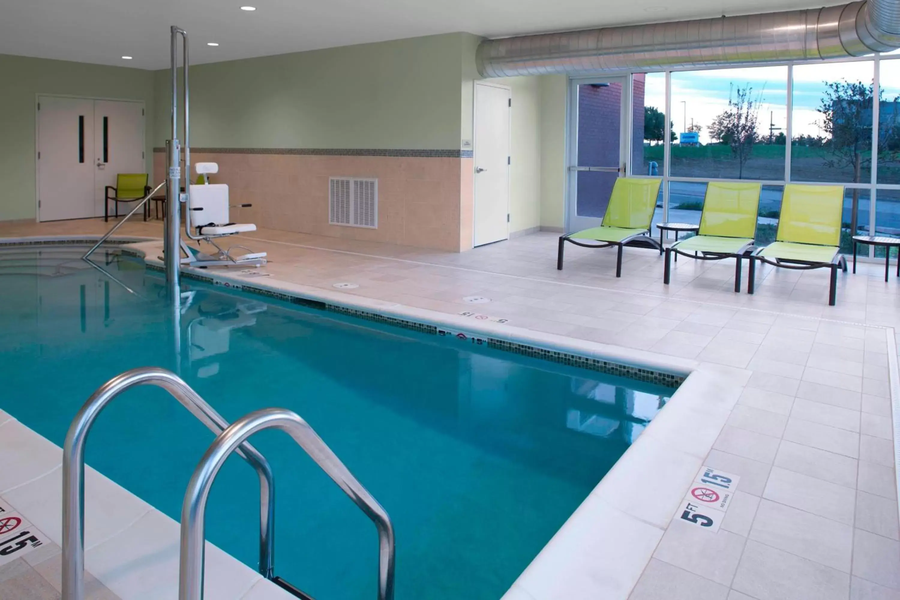 Swimming Pool in SpringHill Suites by Marriott Kansas City Lenexa/City Center