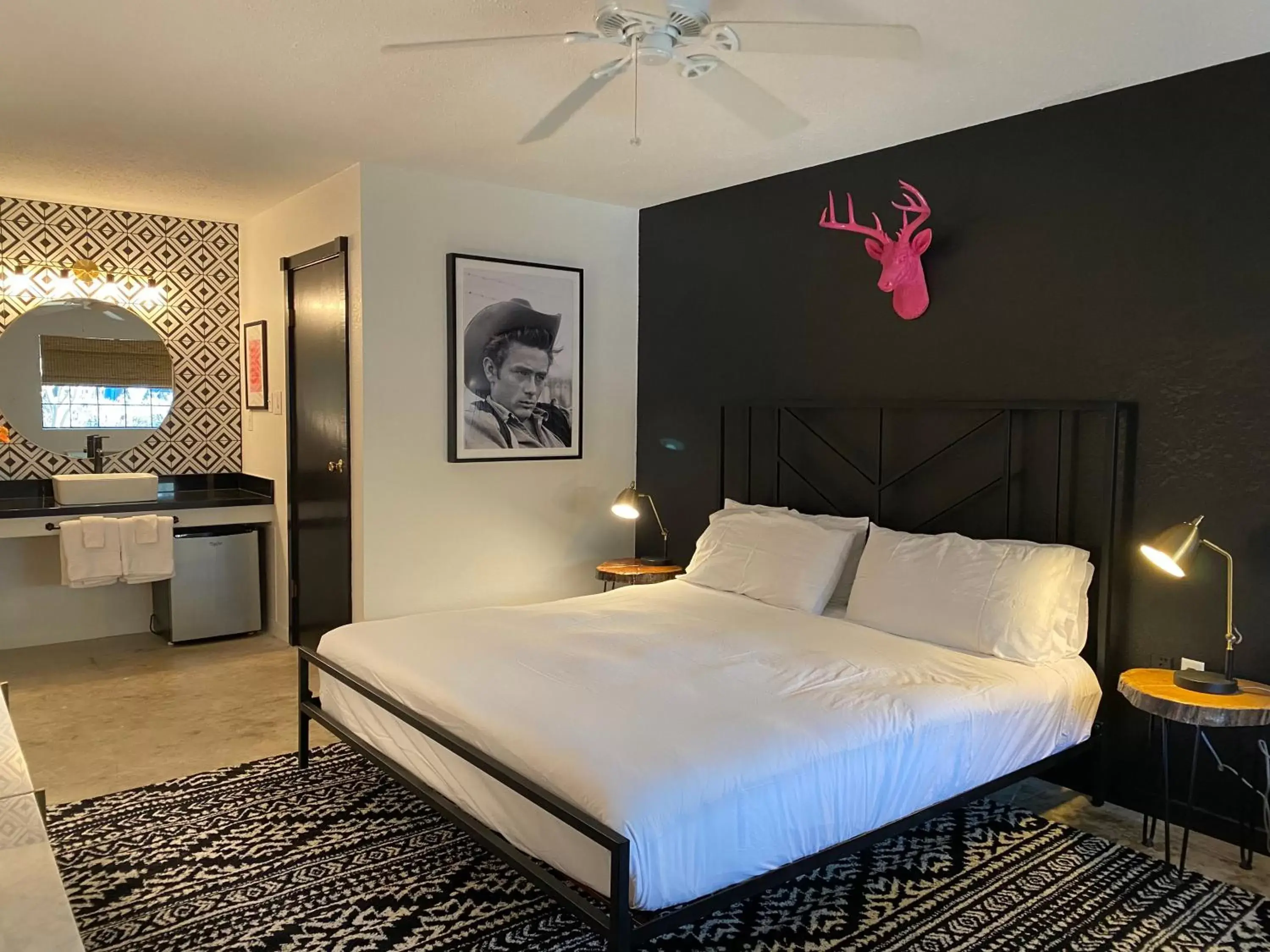 Bedroom, Bed in Wimberley Inn & bar Bedroom, Bed in Wimberley Inn & bar