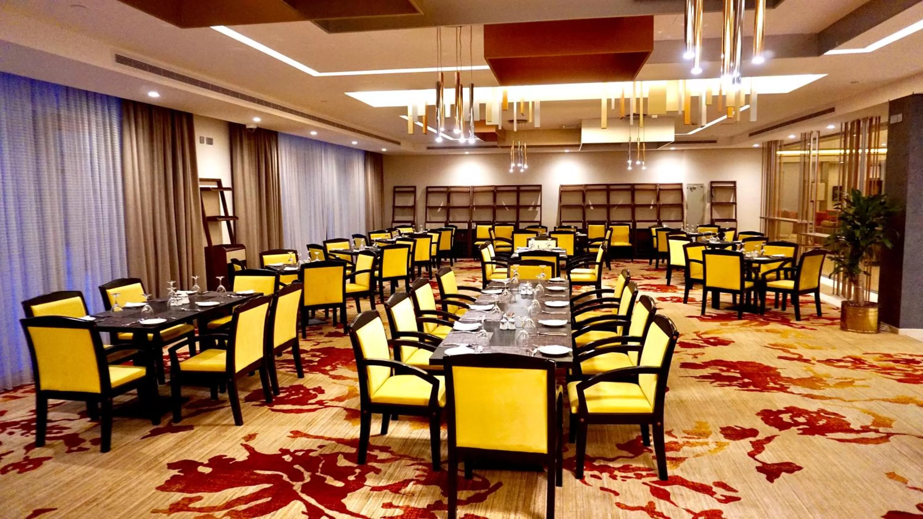 Restaurant/places to eat in Al Kout Beach Hotel