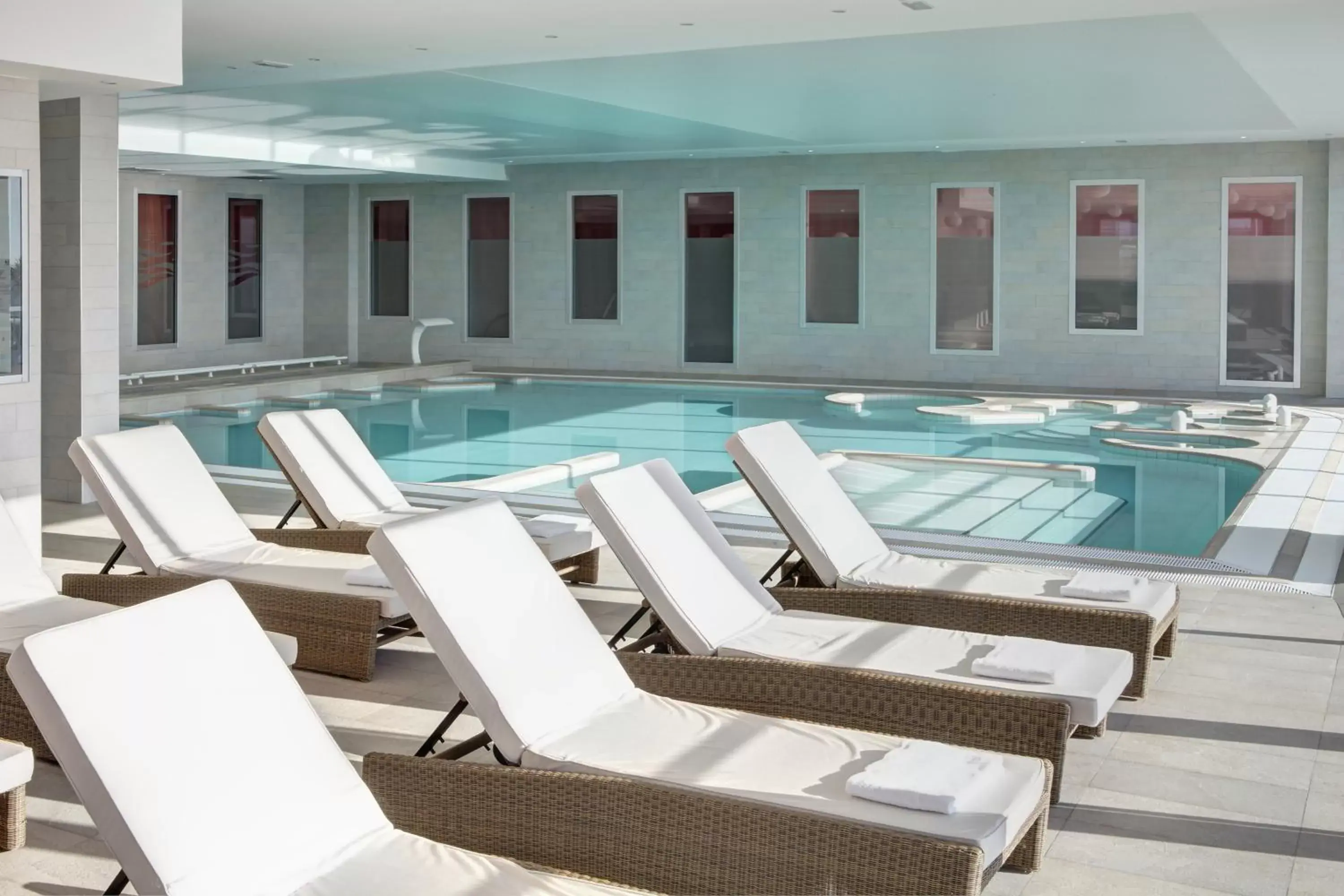 Summer, Swimming Pool in Hôtel de la Baie - Thalassothérapie PREVITHAL