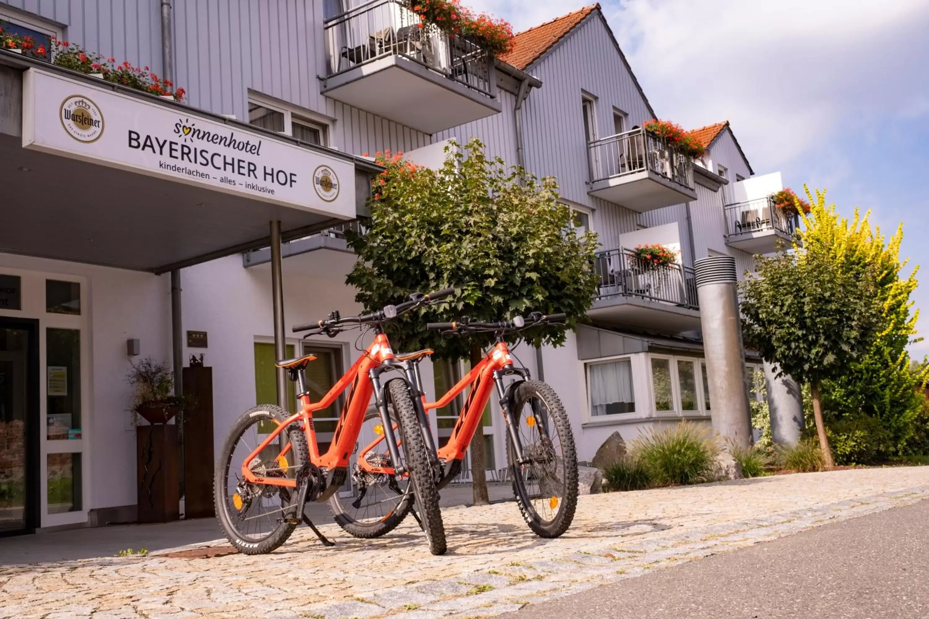 Cycling, Property Building in Sonnenhotel Bayerischer Hof inklusive freier Eintritt ins AquaFit Erlebnisbad