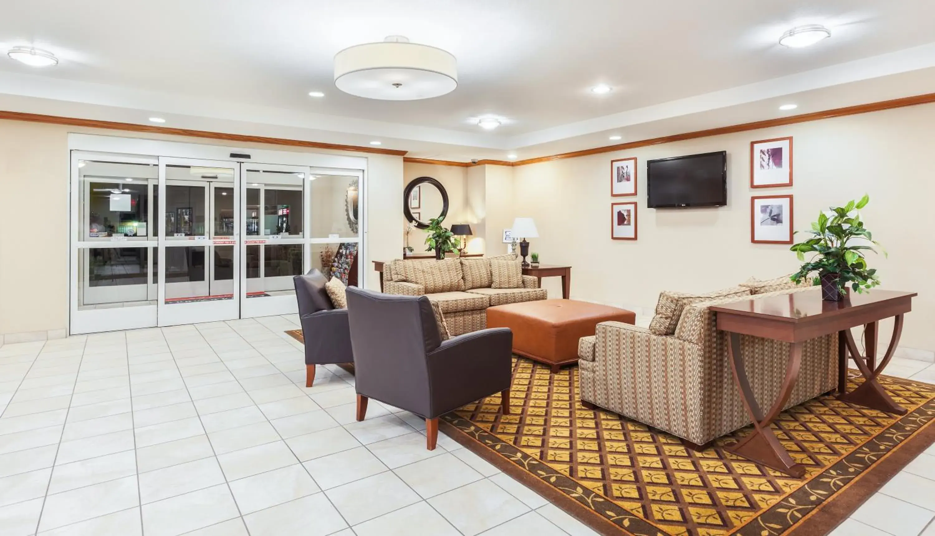 Property building, Lobby/Reception in Candlewood Suites Georgetown, an IHG Hotel