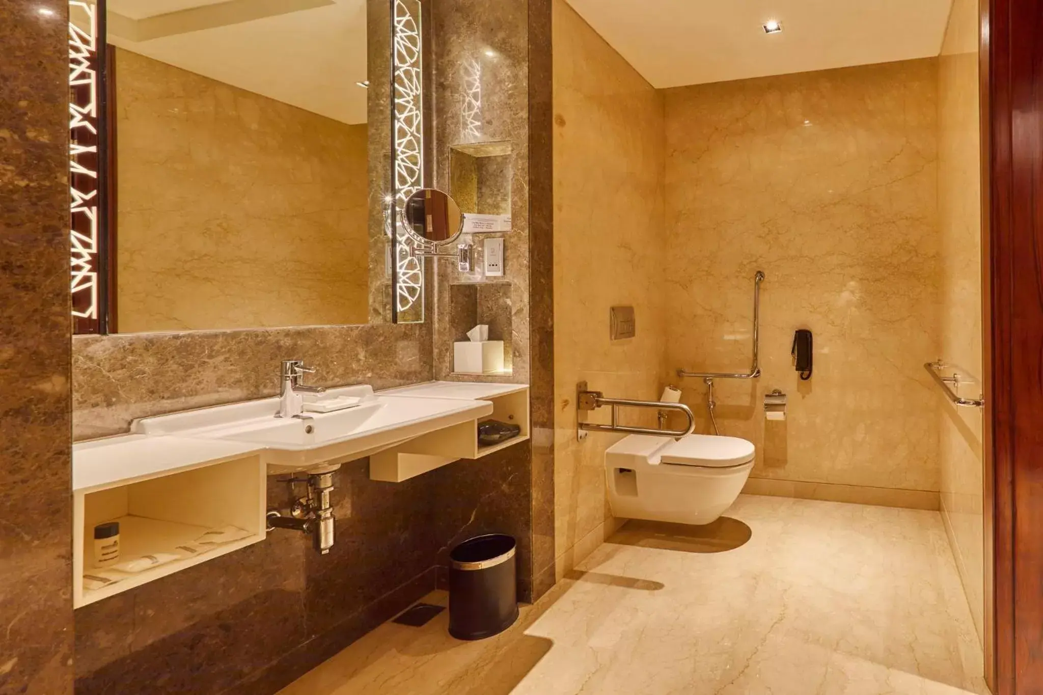 Photo of the whole room, Bathroom in Crowne Plaza New Delhi Rohini, an IHG Hotel