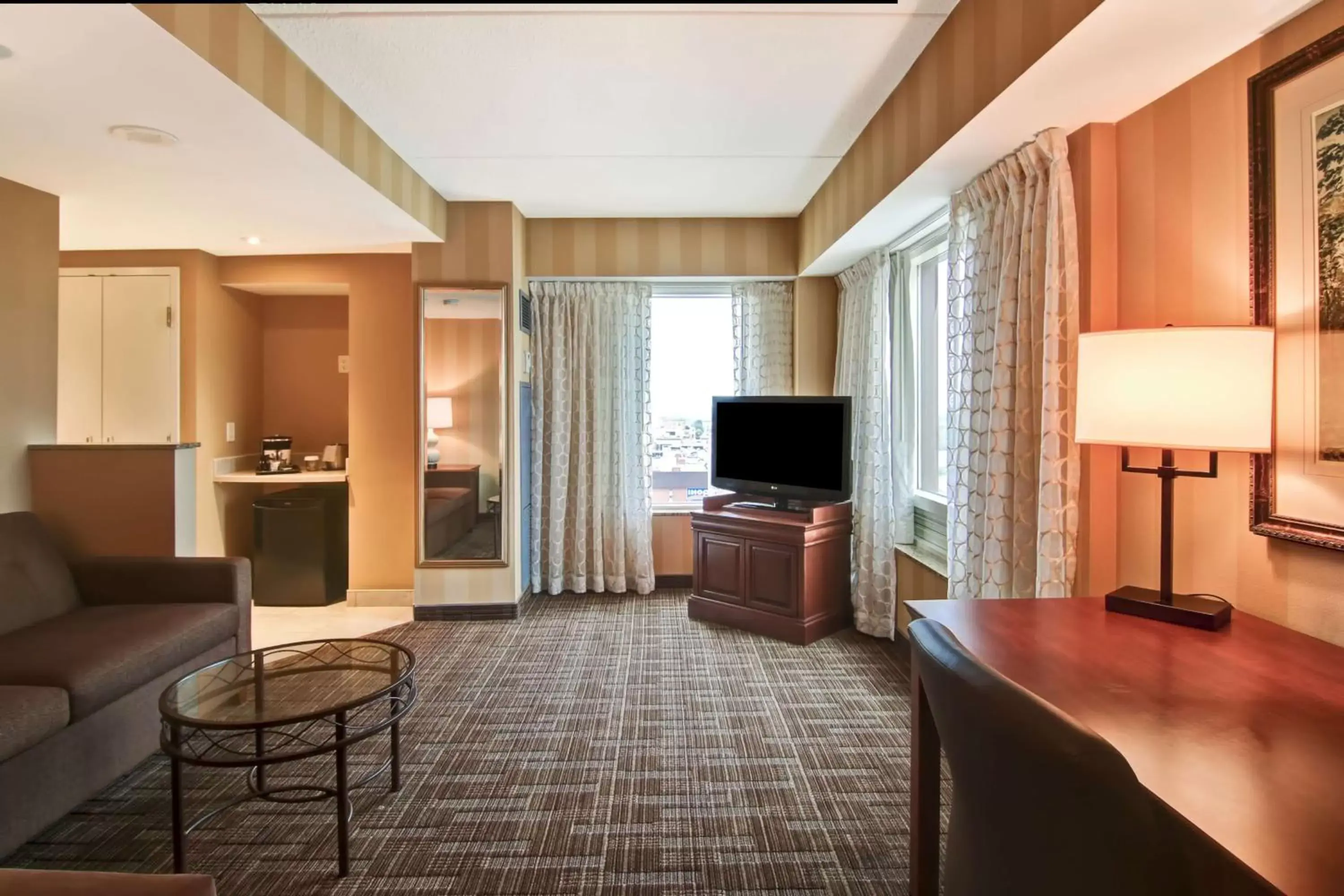 Bedroom, TV/Entertainment Center in DoubleTree Fallsview Resort & Spa by Hilton - Niagara Falls