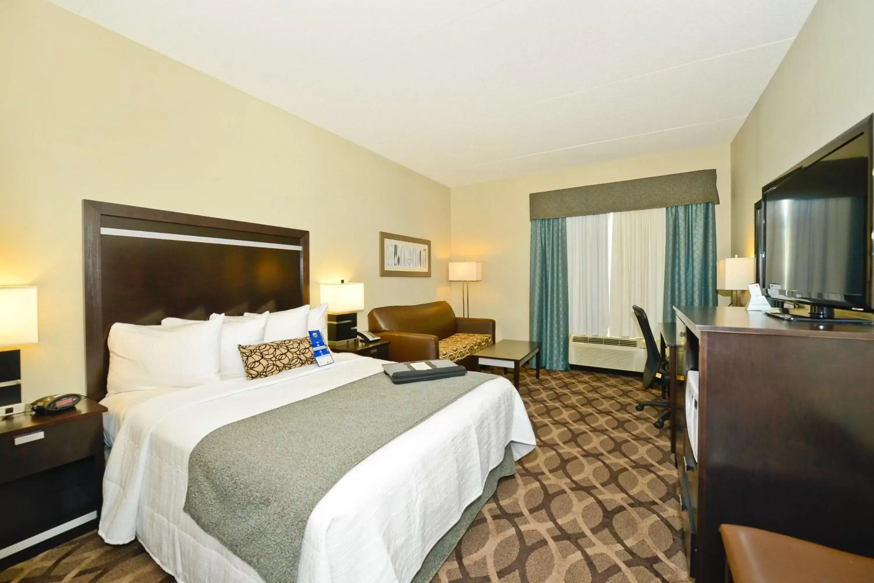 Photo of the whole room in Best Western Plus Travel Hotel Toronto Airport