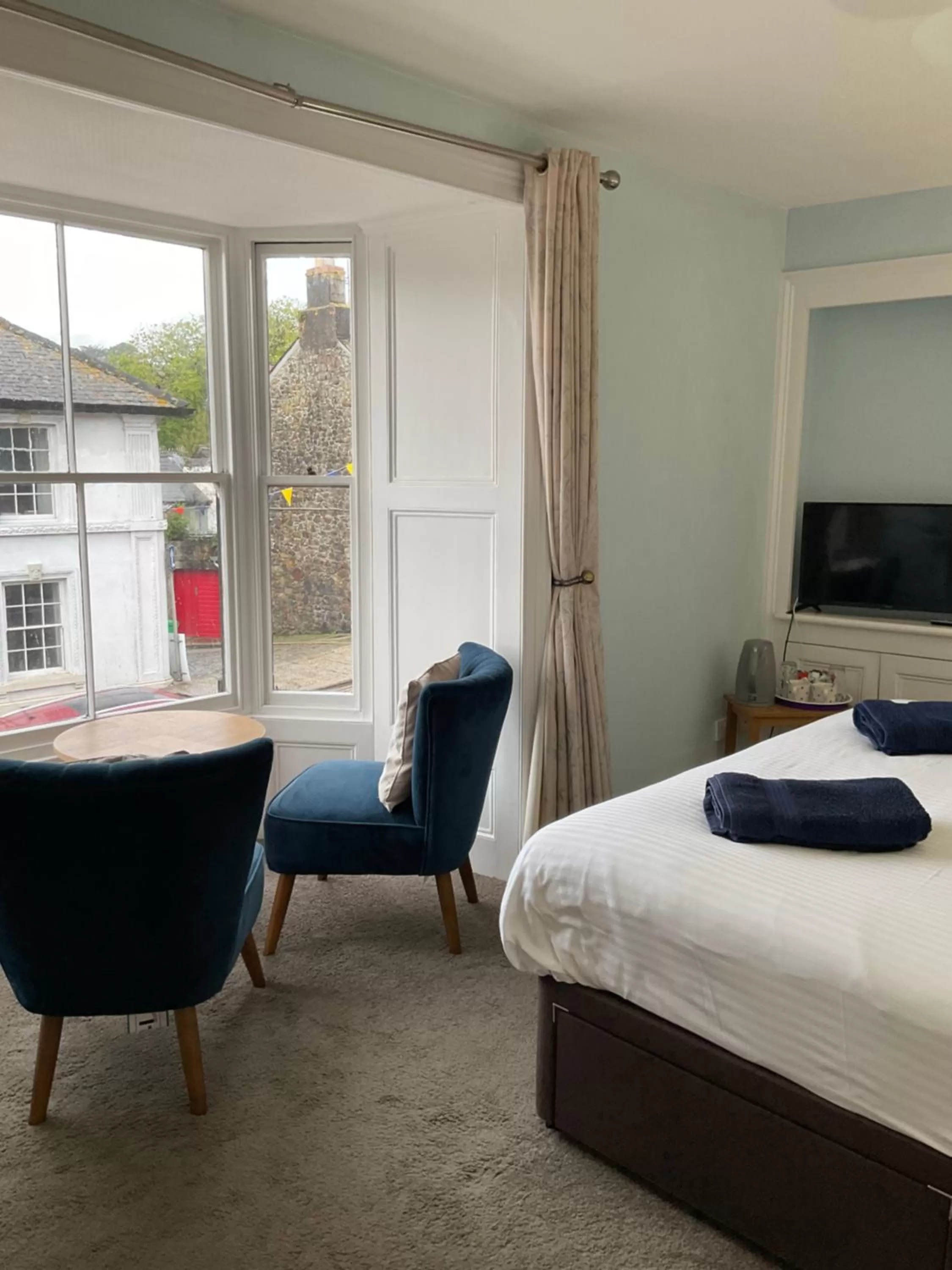 Seating area, Bed in No 52 bed and breakfast