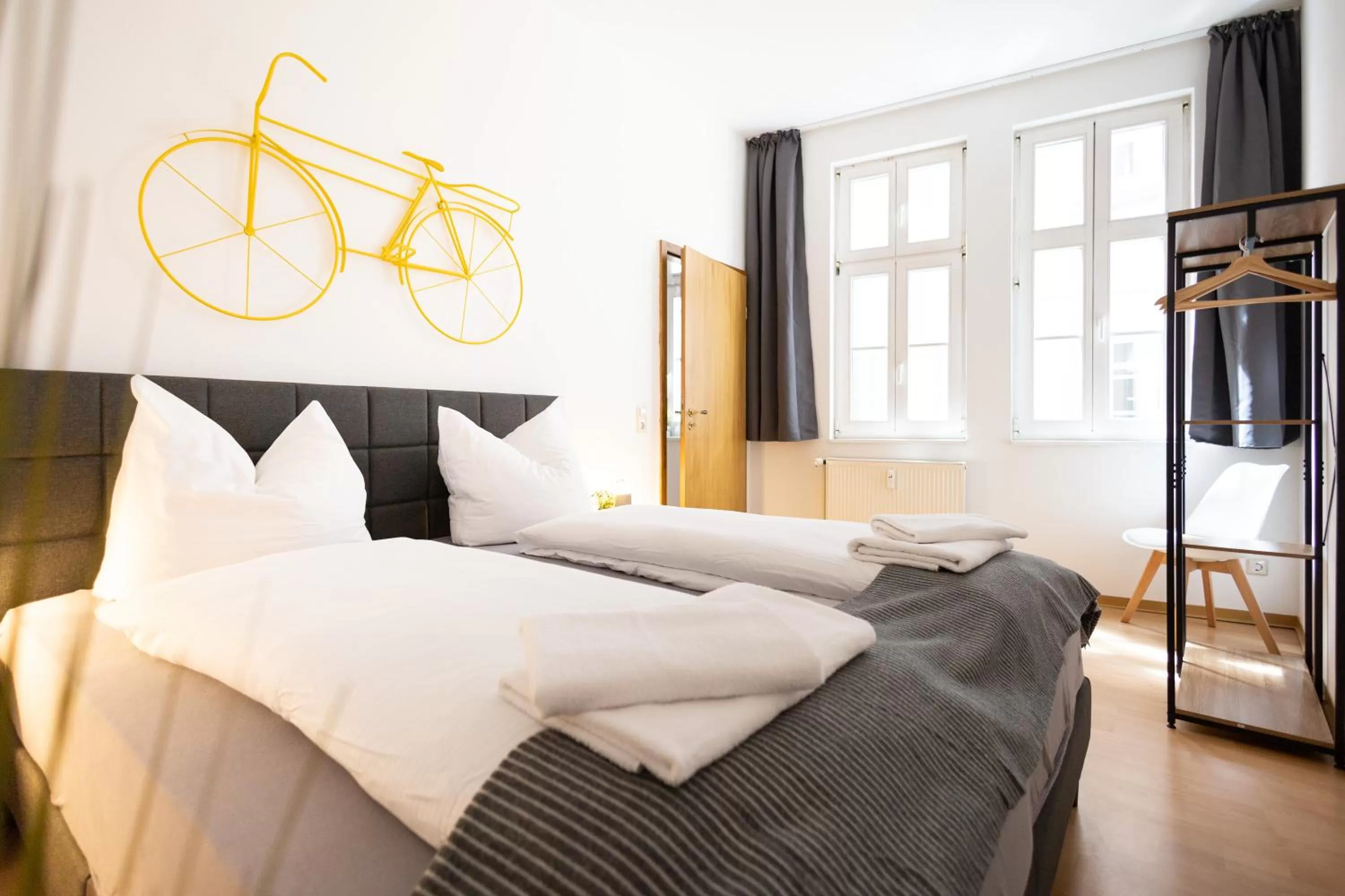 Bed in Apartments an der Oper - Innenstadt - Zentral - Küche - Wifi - Powered by Ko-Living