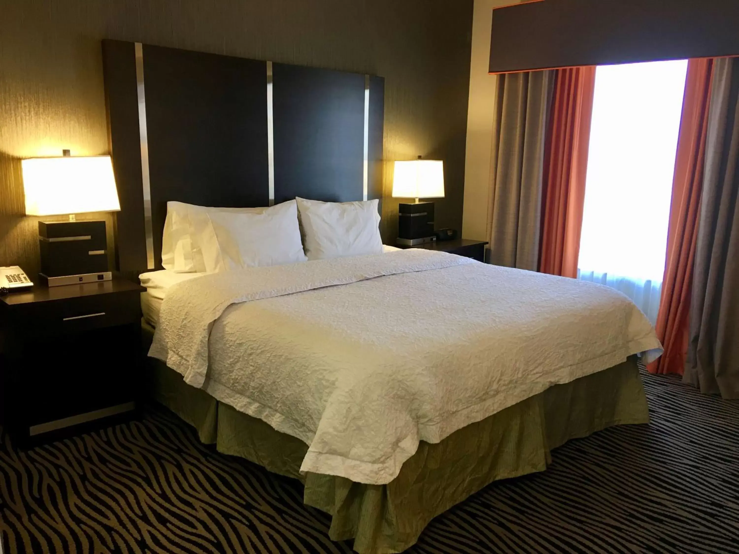 Bed in Hampton Inn and Suites Tulsa Central