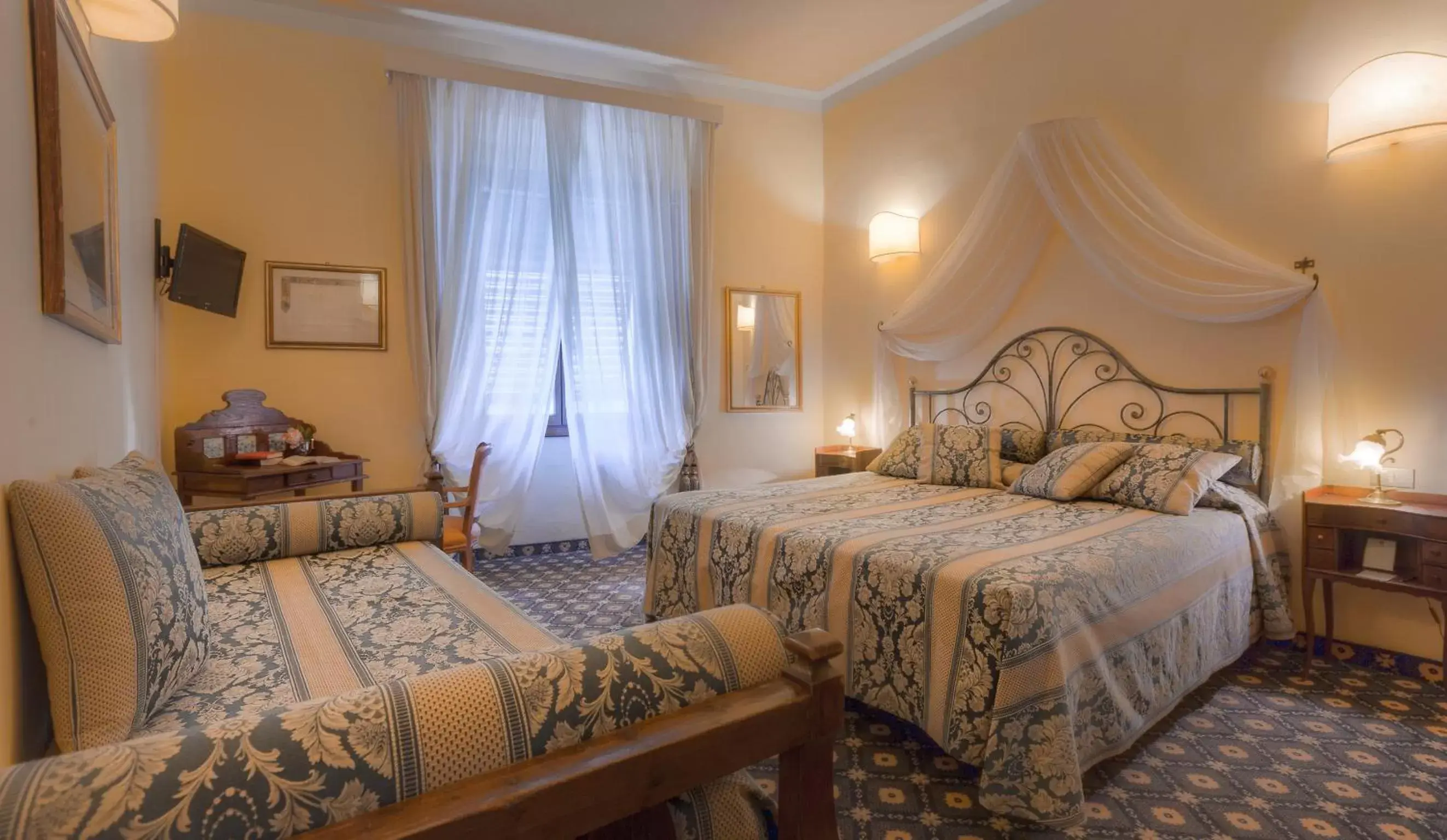 Bed, Room Photo in Hotel Palazzo dal Borgo