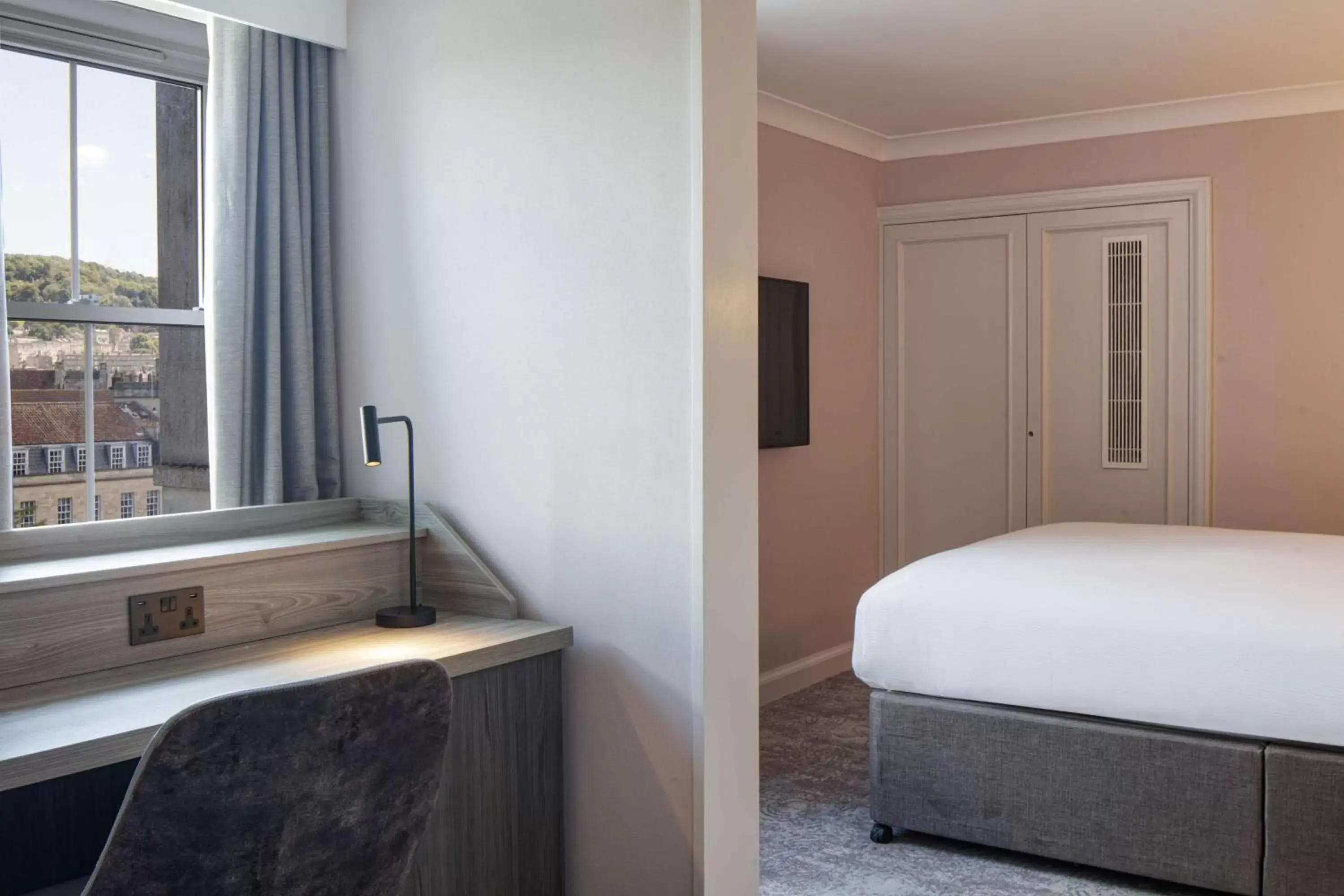 Bed in DoubleTree by Hilton Bath