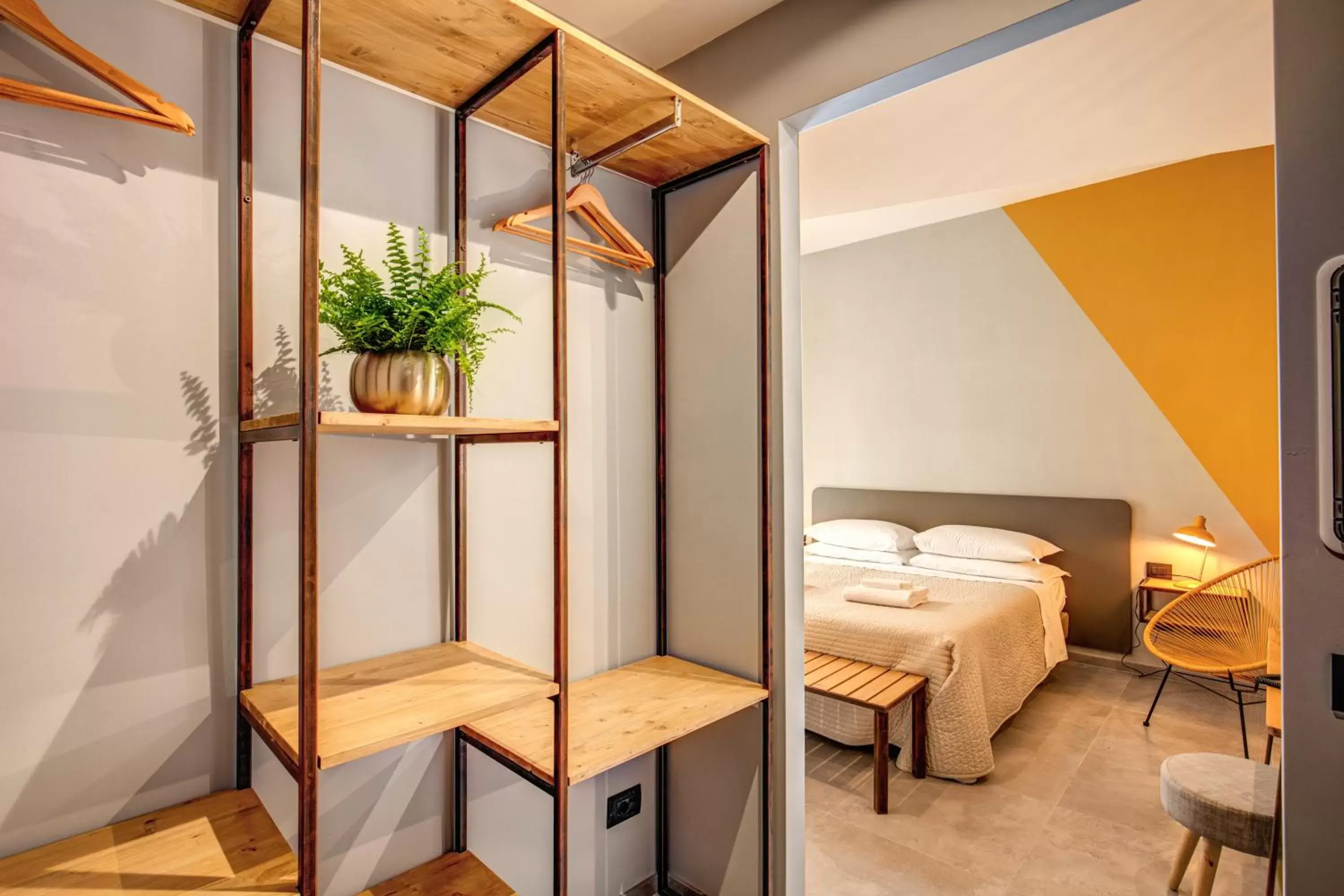 Bedroom, Bed in Hotel King Bedroom, Bed in Hotel King