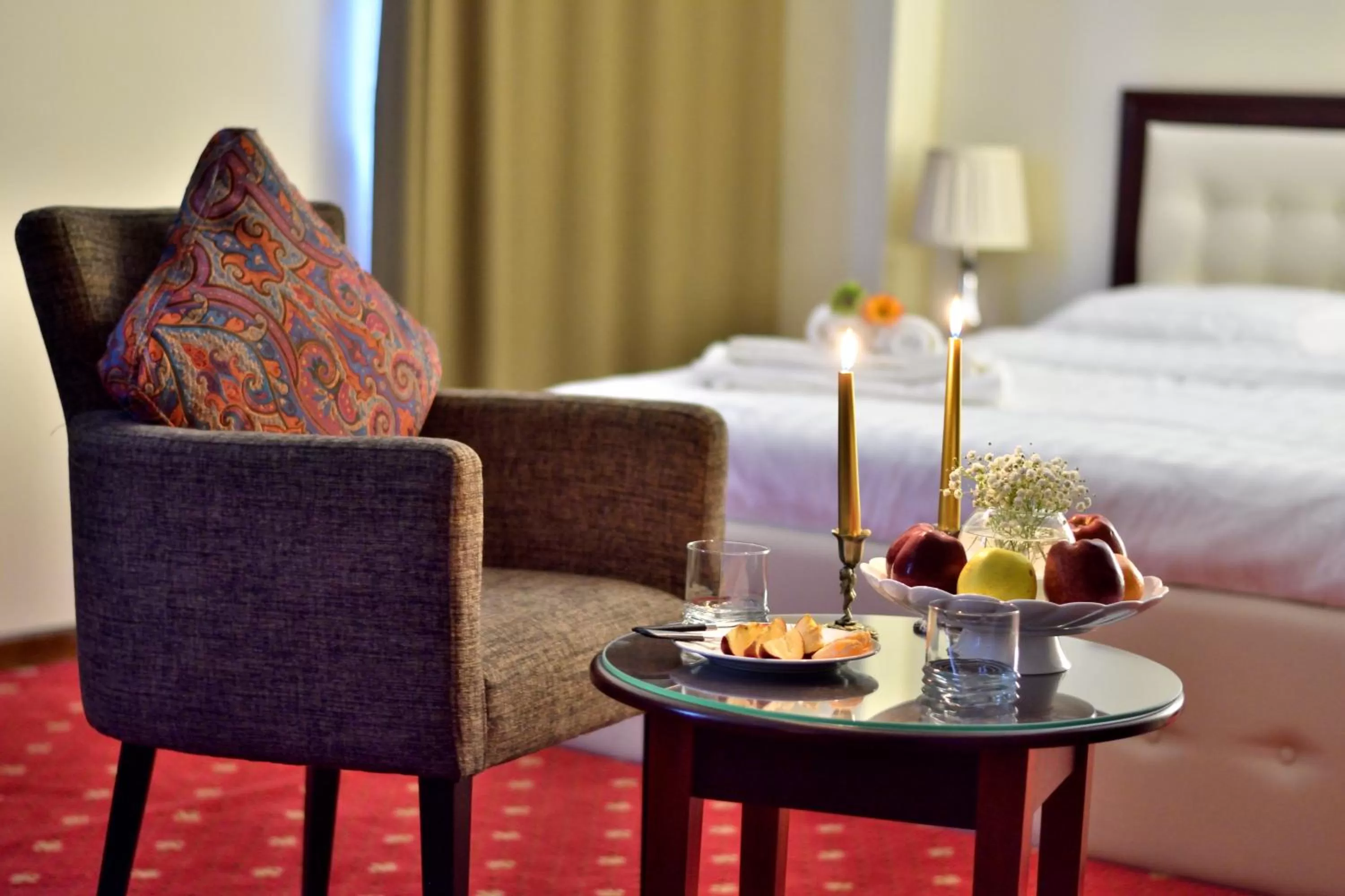 Lunch, Bed in Hotel Shumon