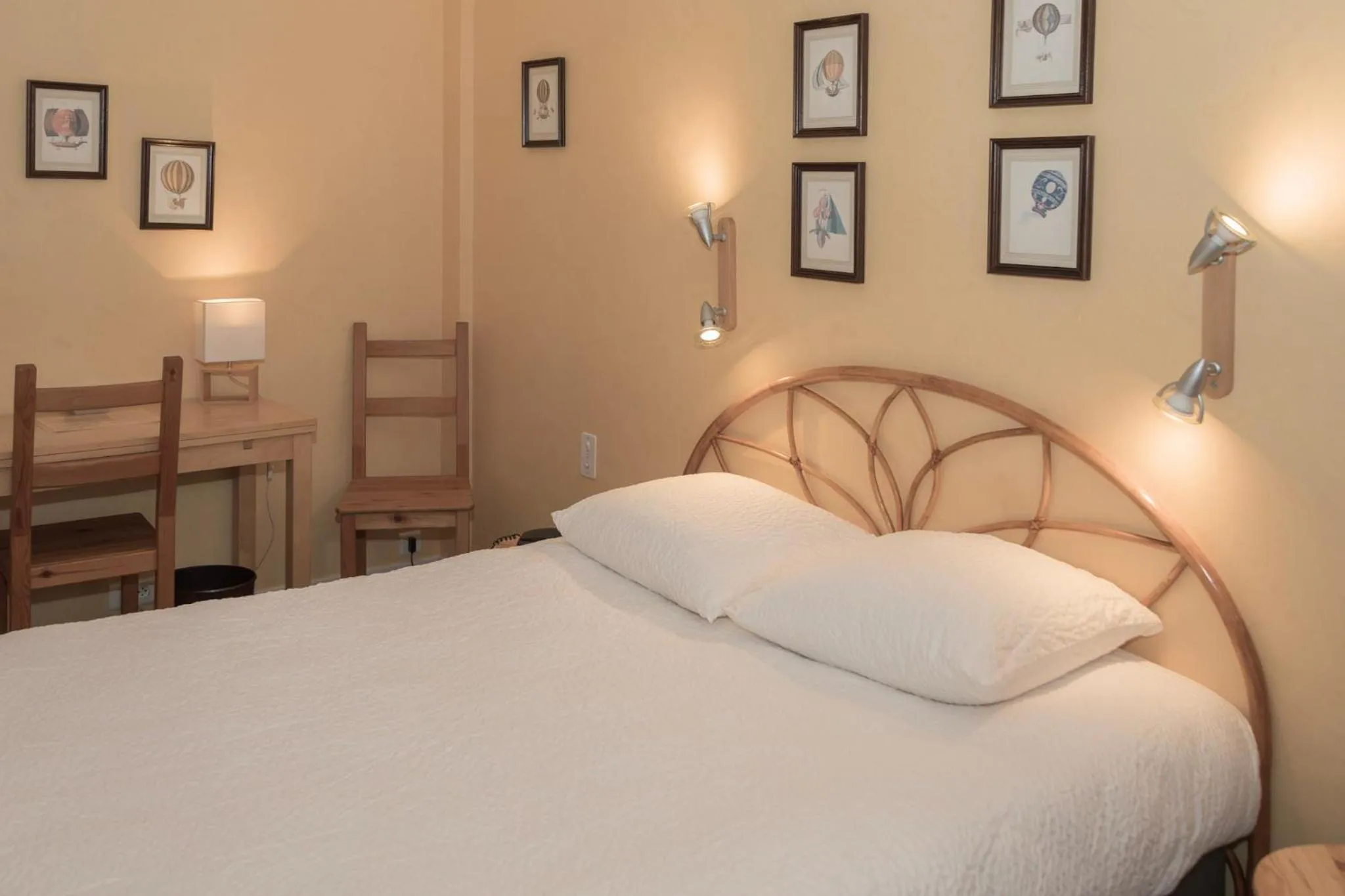 Bed in Cit'Hotel Aéro-Hotel