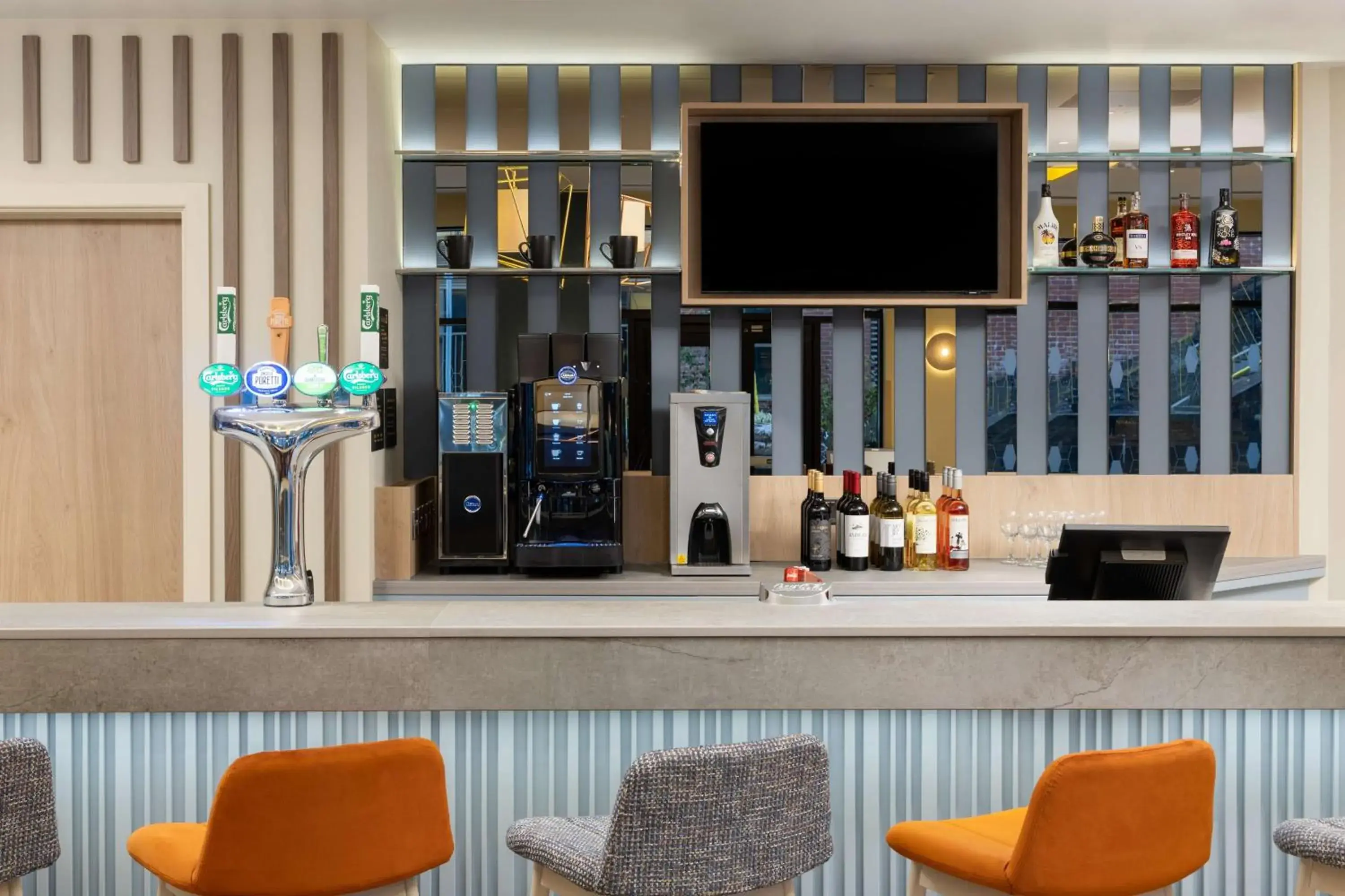 Lounge or bar in Hampton By Hilton Rochdale
