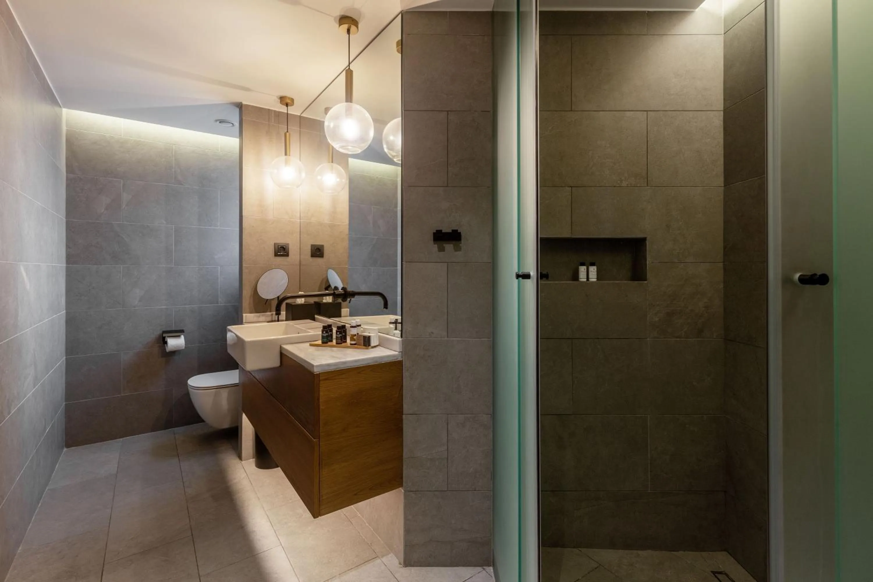 Shower, Bathroom in Blend Hotel