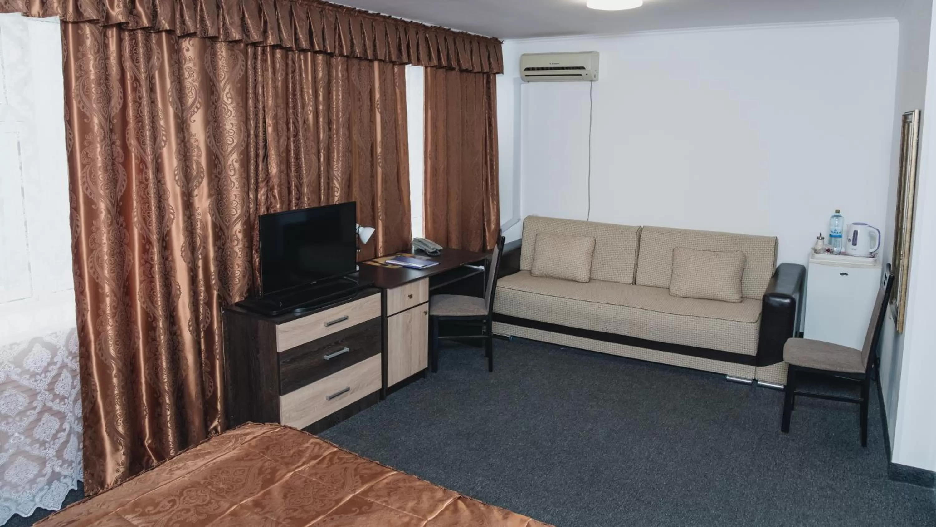 Living room in Aktobe Hotel