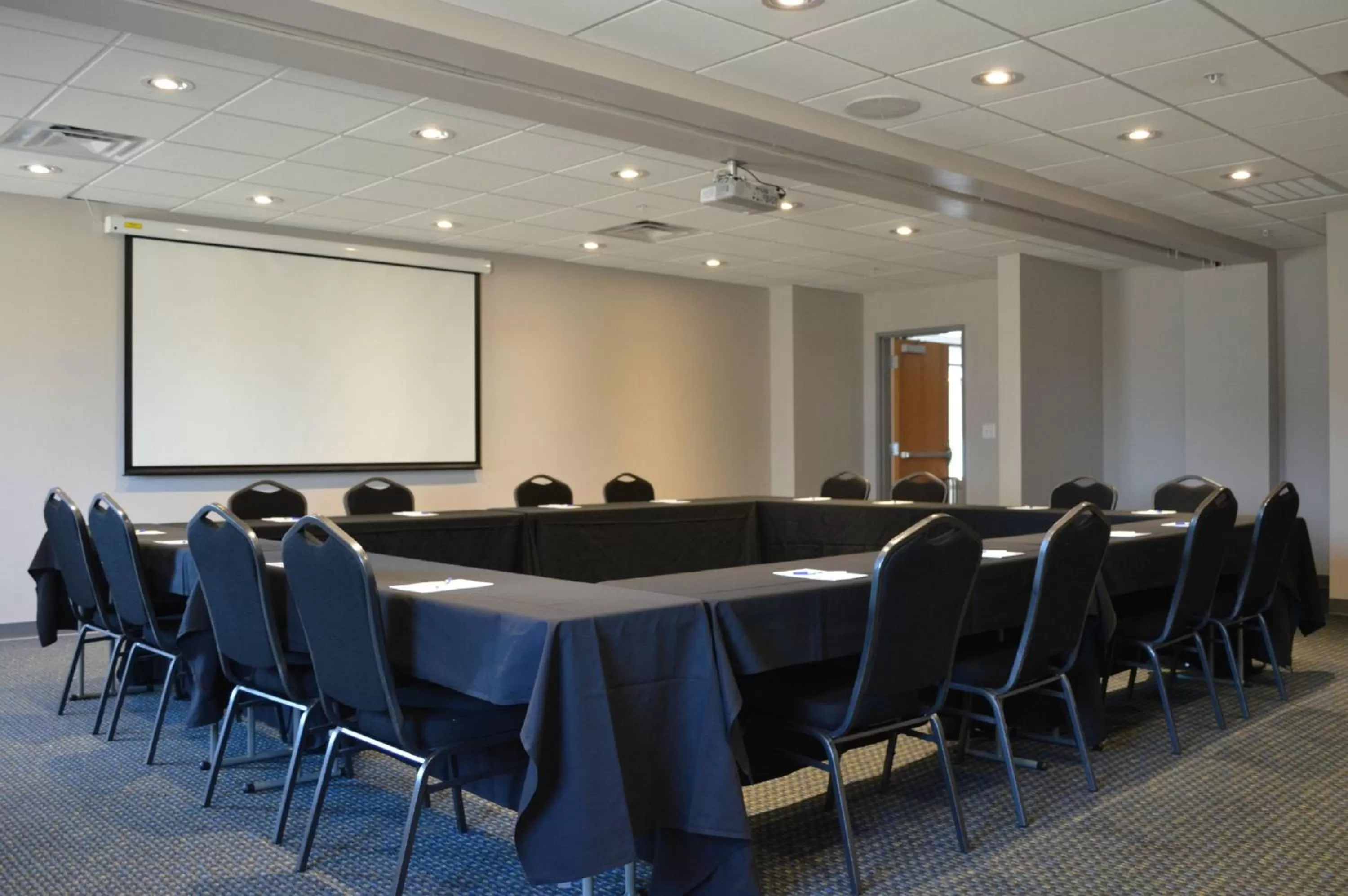 Meeting/conference room in Holiday Inn Express & Suites Tulsa NE, Claremore by IHG