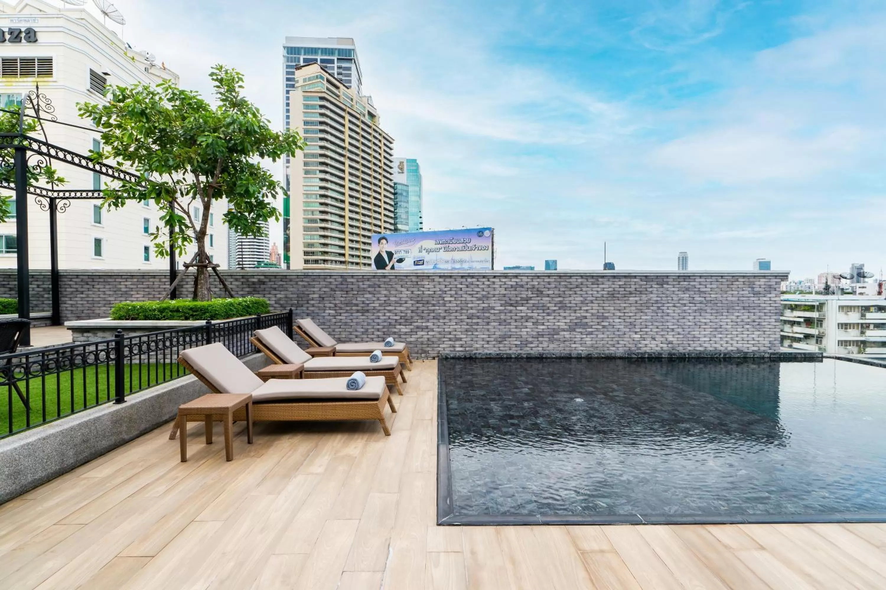 Swimming pool in The Coach Hotel Sukhumvit - Asok BTS Bangkok