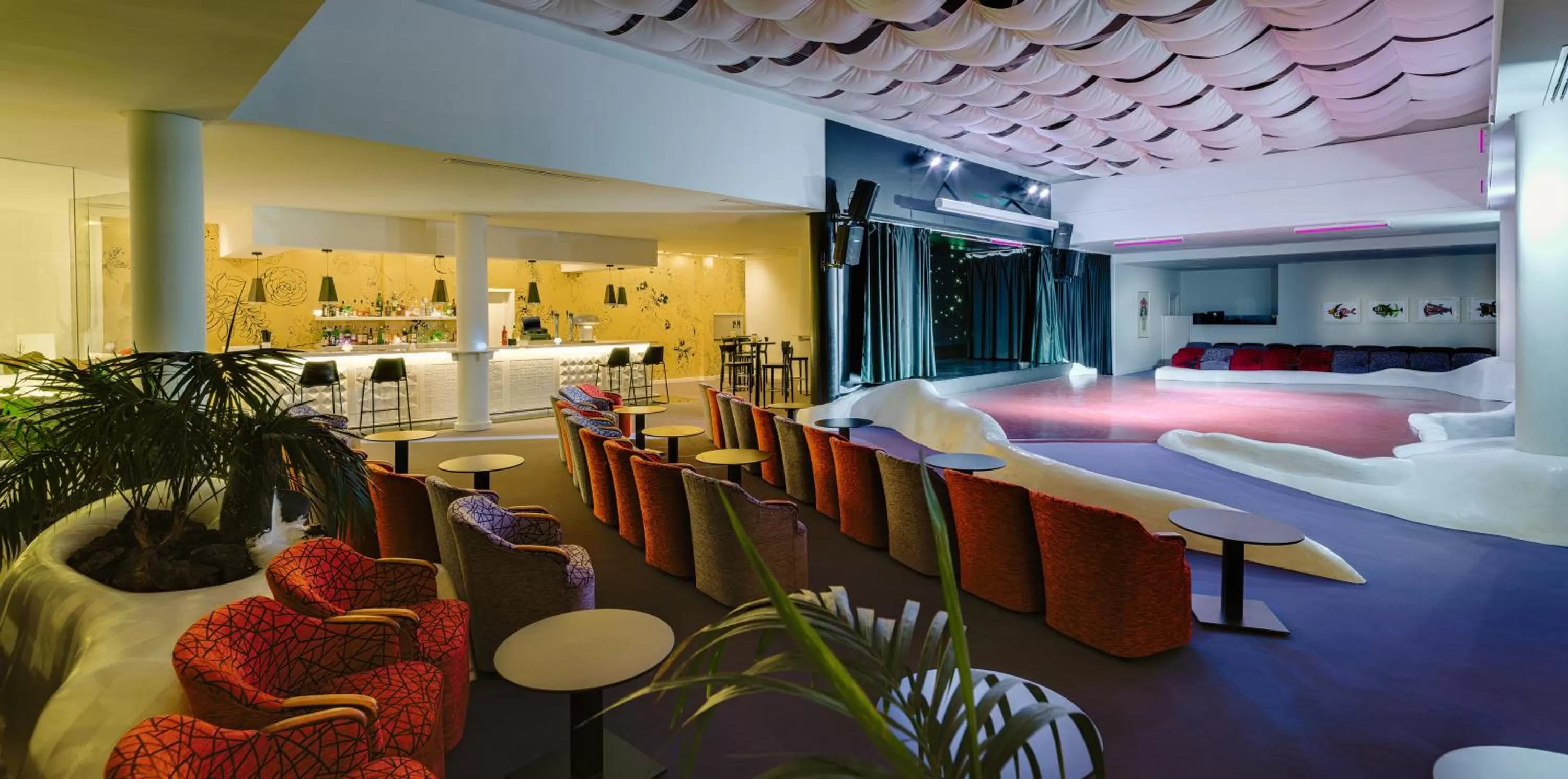 Lounge or bar in H10 Suites Lanzarote Gardens