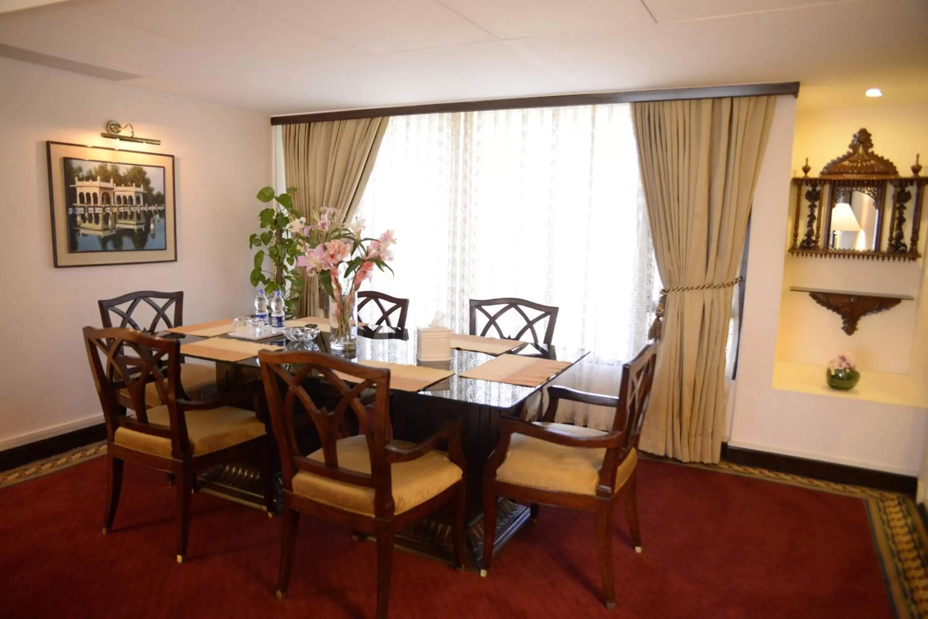 Bedroom, Dining Area in Karachi Marriott Hotel