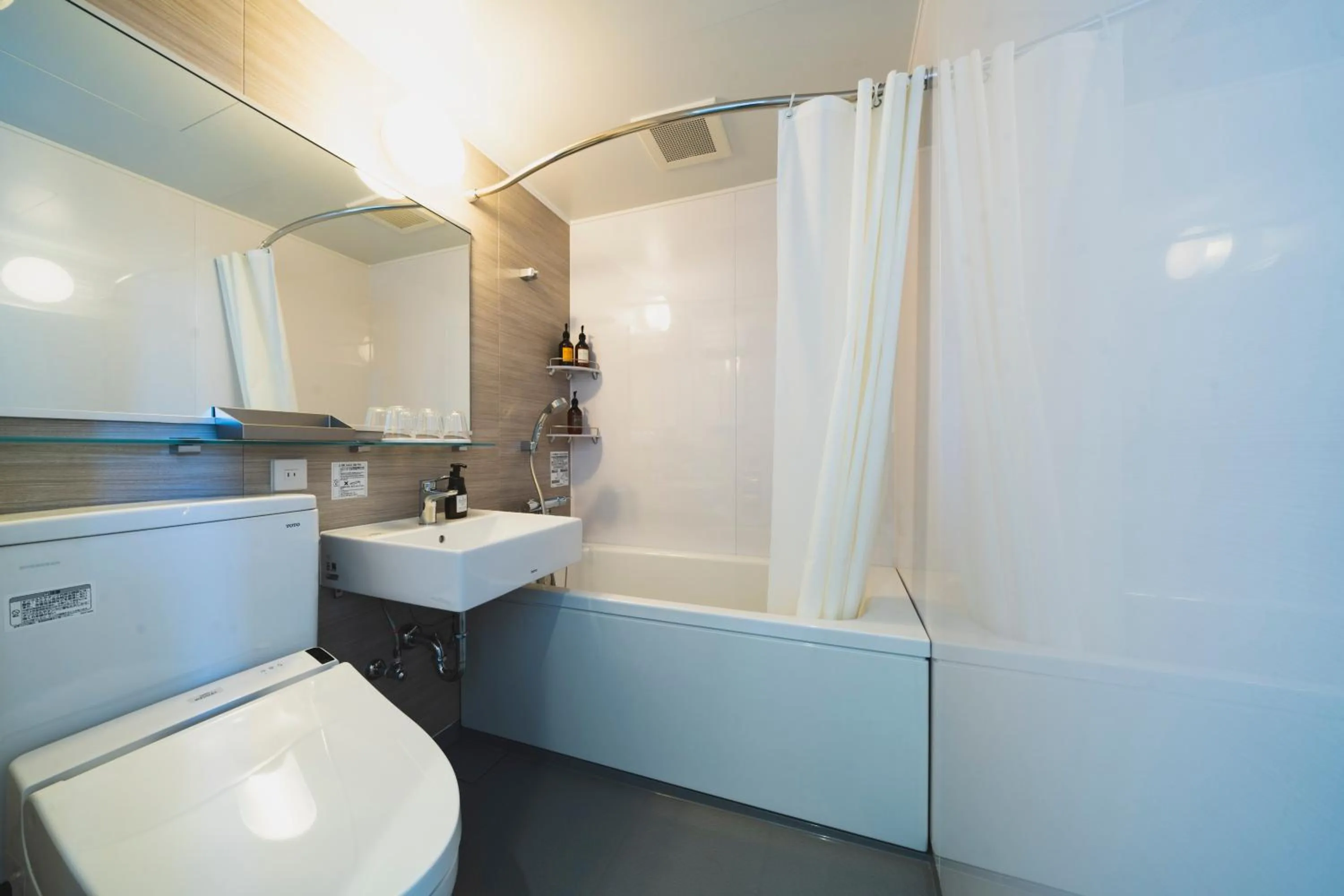 Bathroom in Rembrandt Style Naha