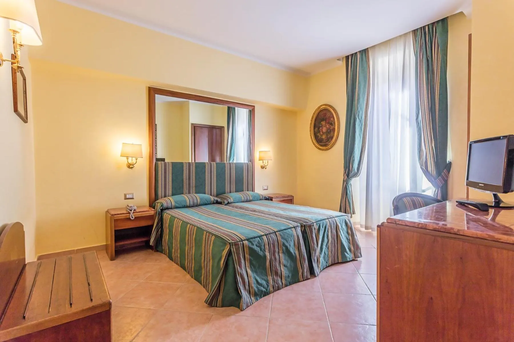 Bedroom, Bed in Raeli Hotel Noto