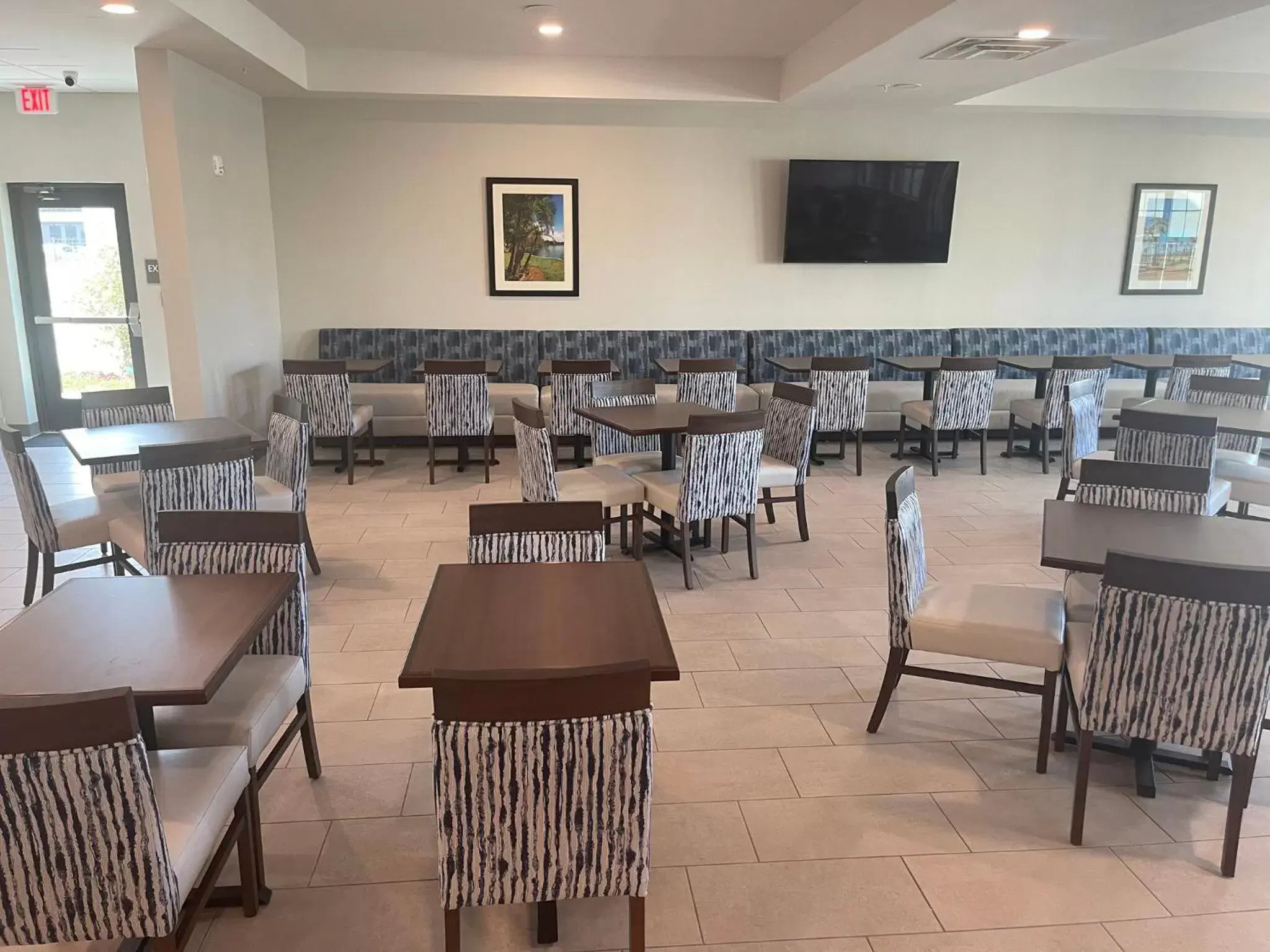 Restaurant/Places to Eat in Comfort Suites Orlando Lake Buena Vista