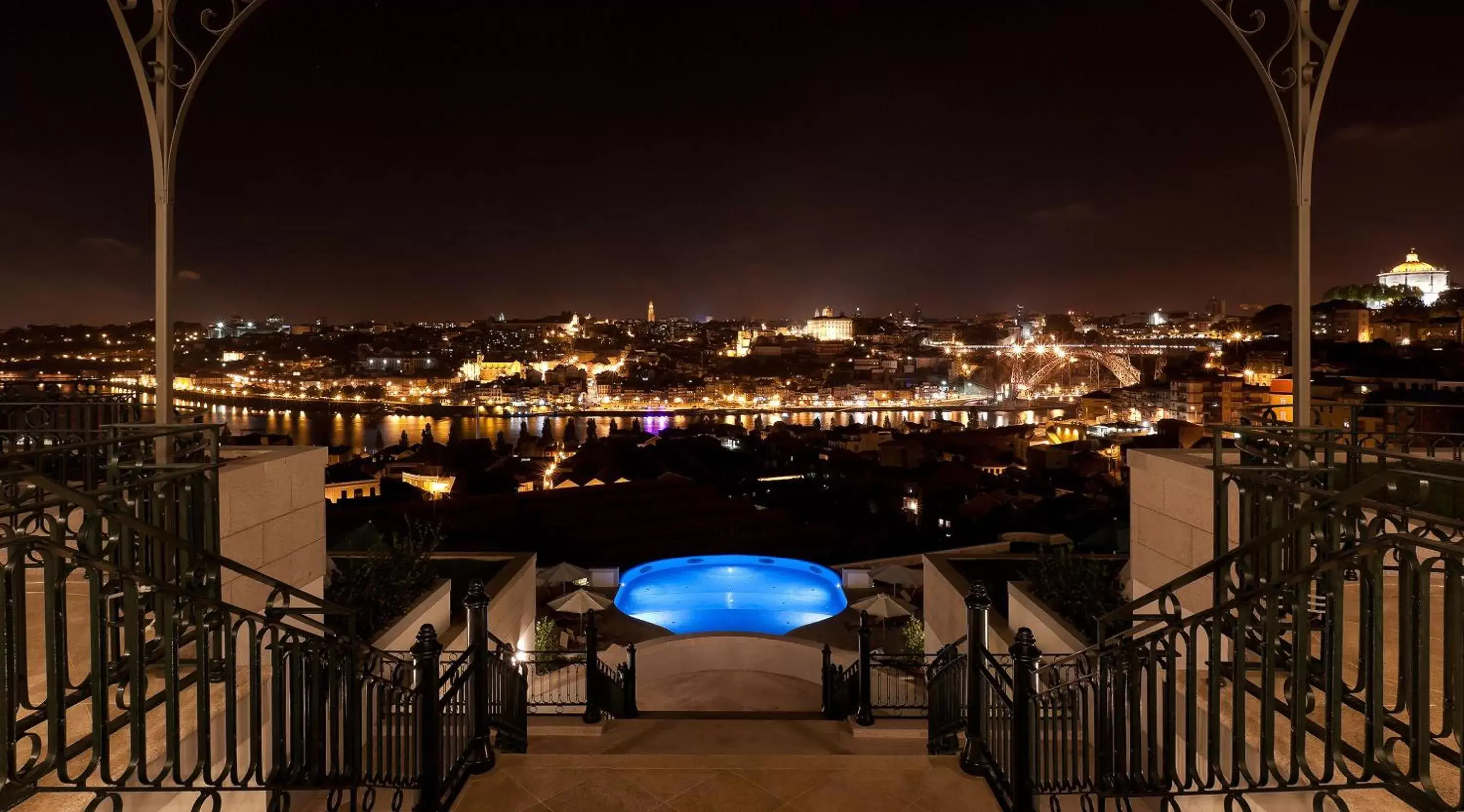 Night, Balcony/Terrace in The Yeatman