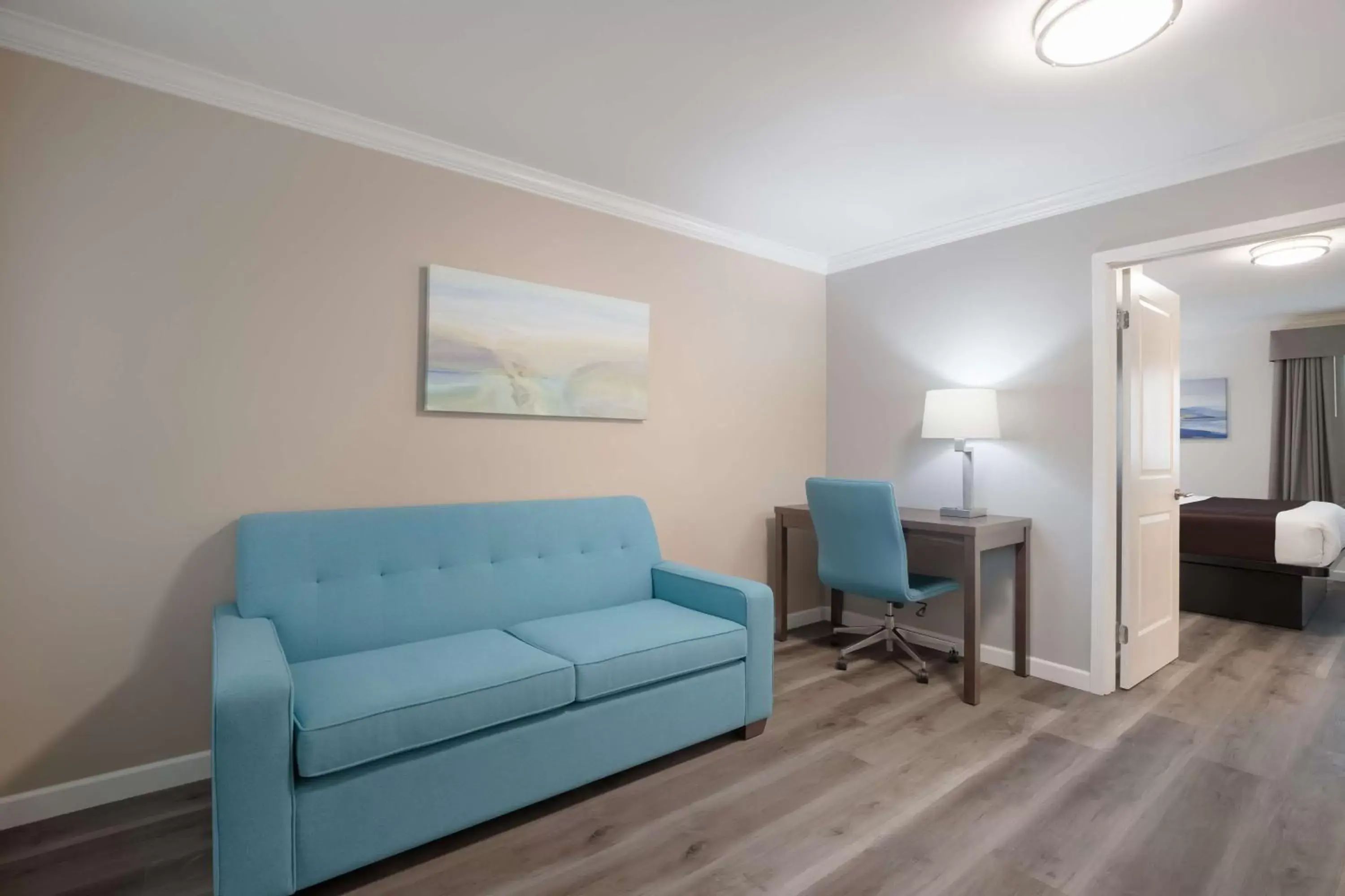 Bedroom, Seating Area in SureStay Plus Hotel by Best Western Upland - Ontario North