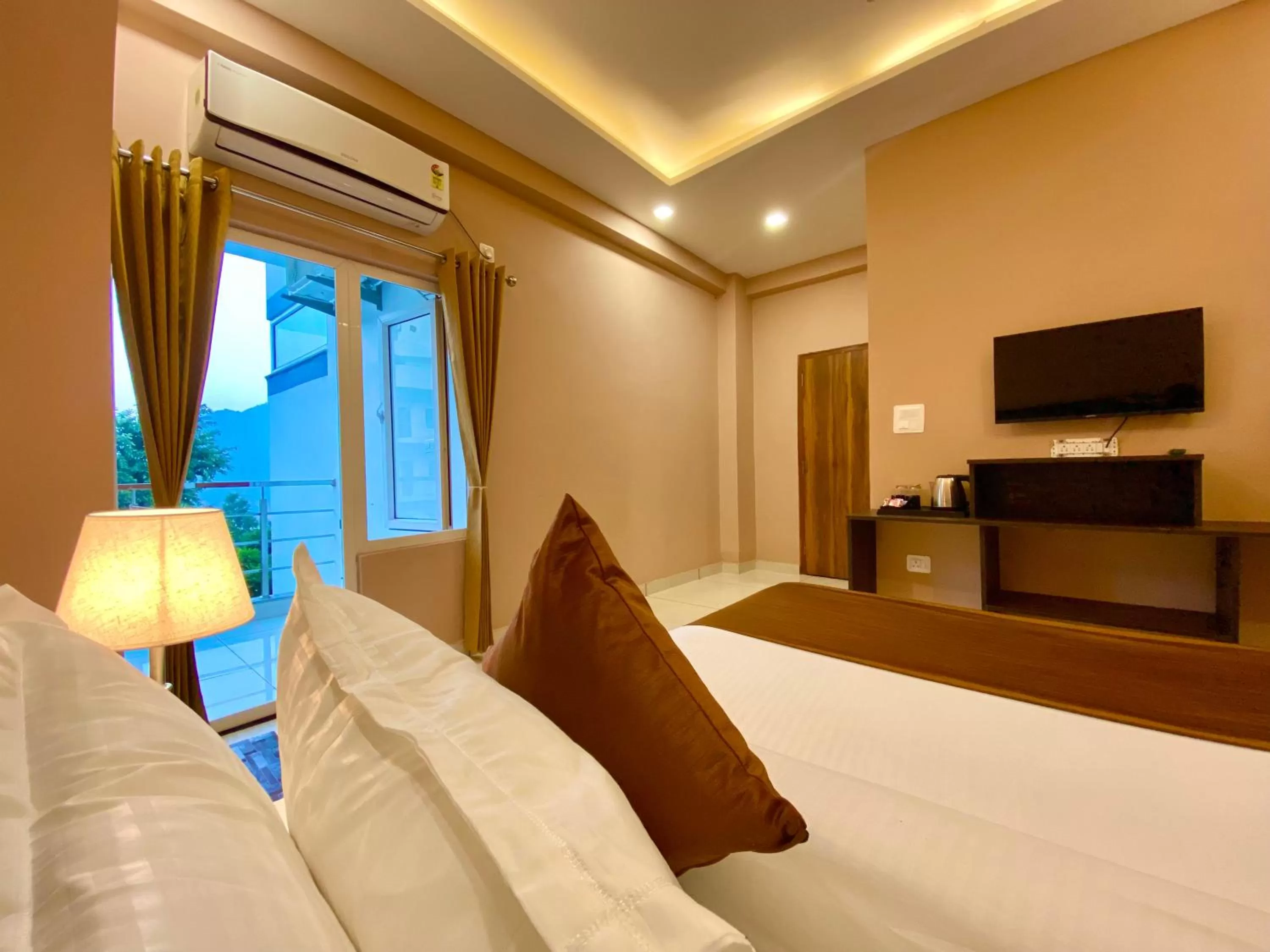 Bed, Seating Area in Hotel Shiv Inn Near Secret Waterfall