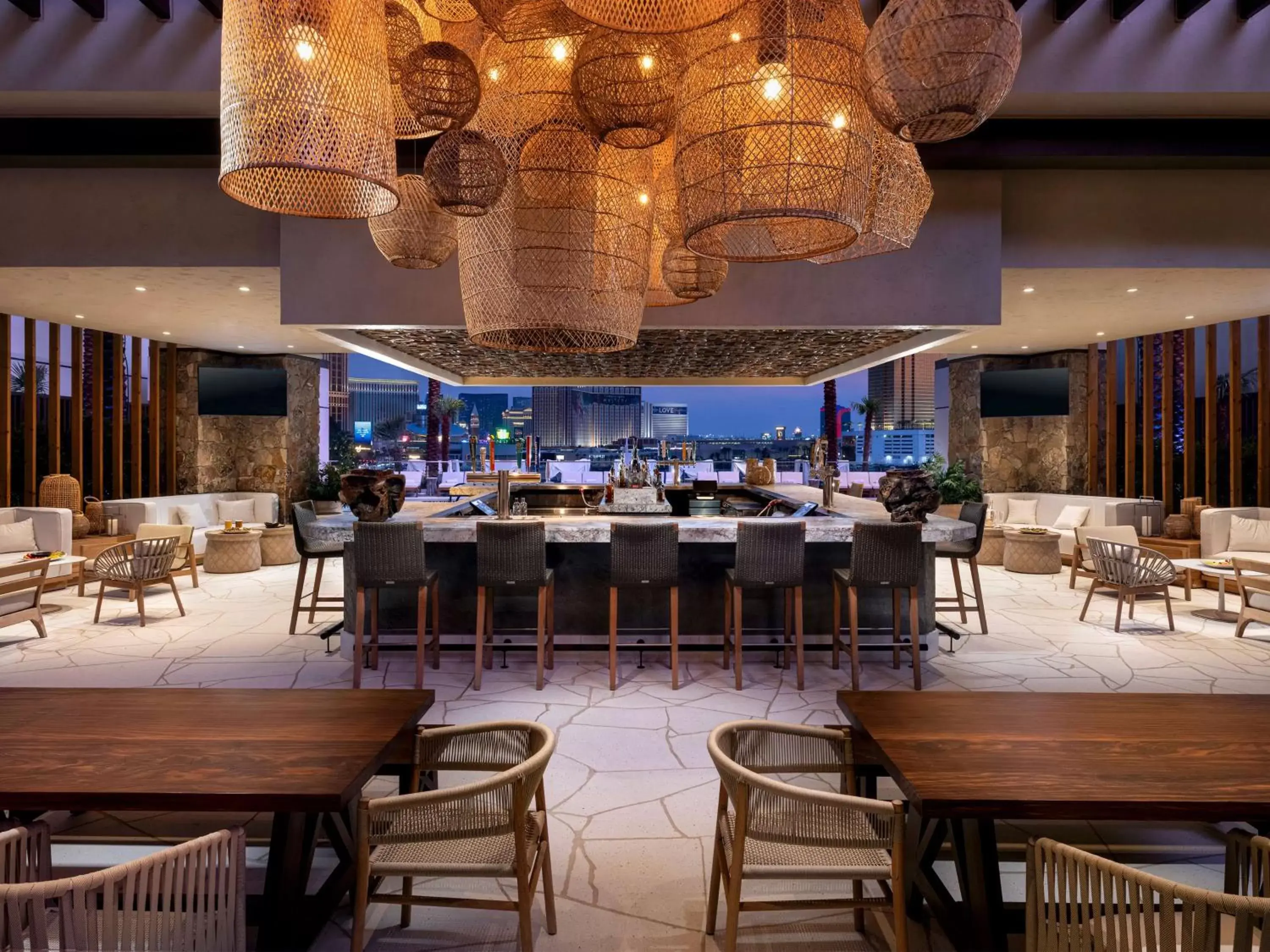 Lounge or bar, Restaurant/Places to Eat in Conrad Las Vegas At Resorts World