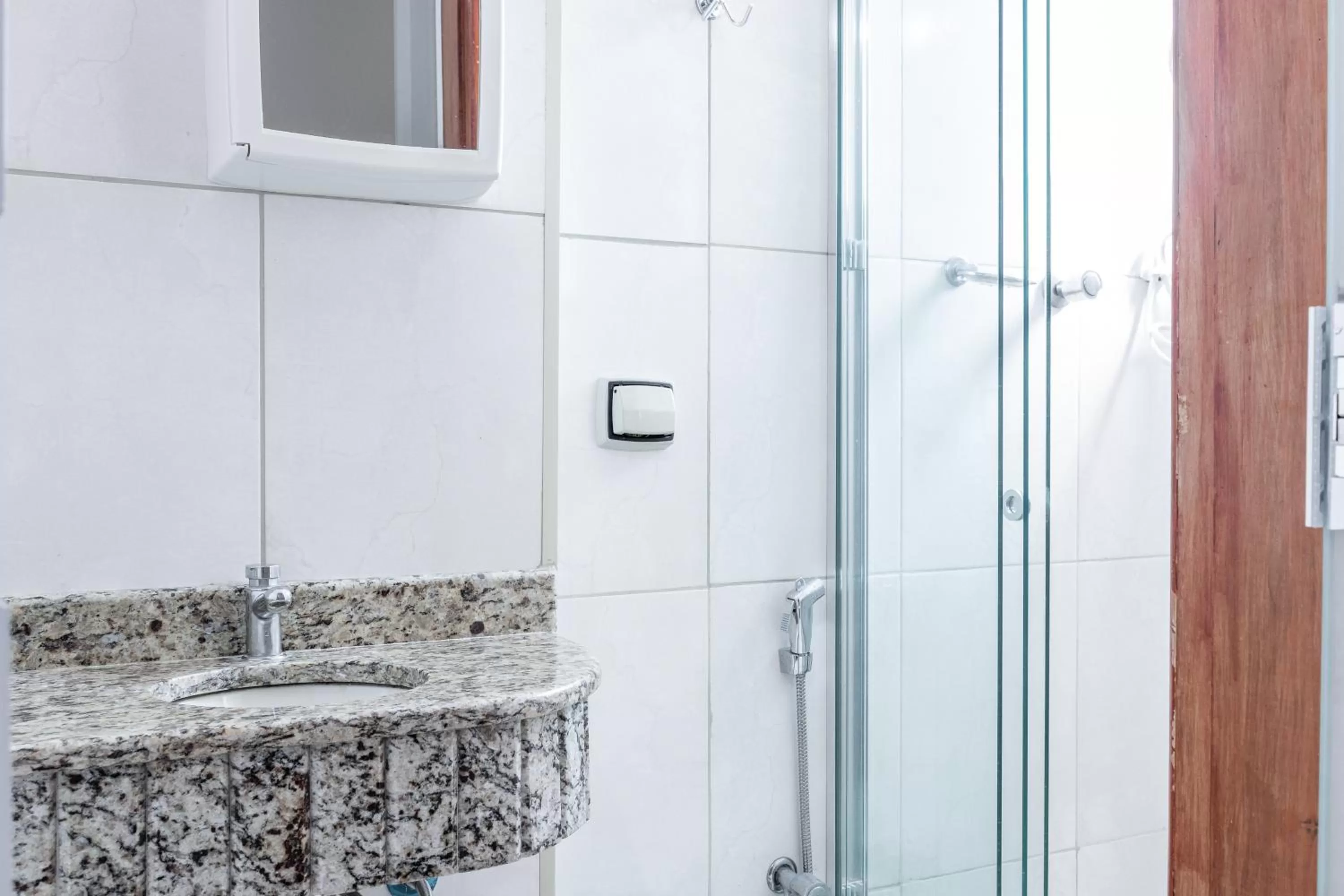 Shower in Hotel Caminho do Rosário