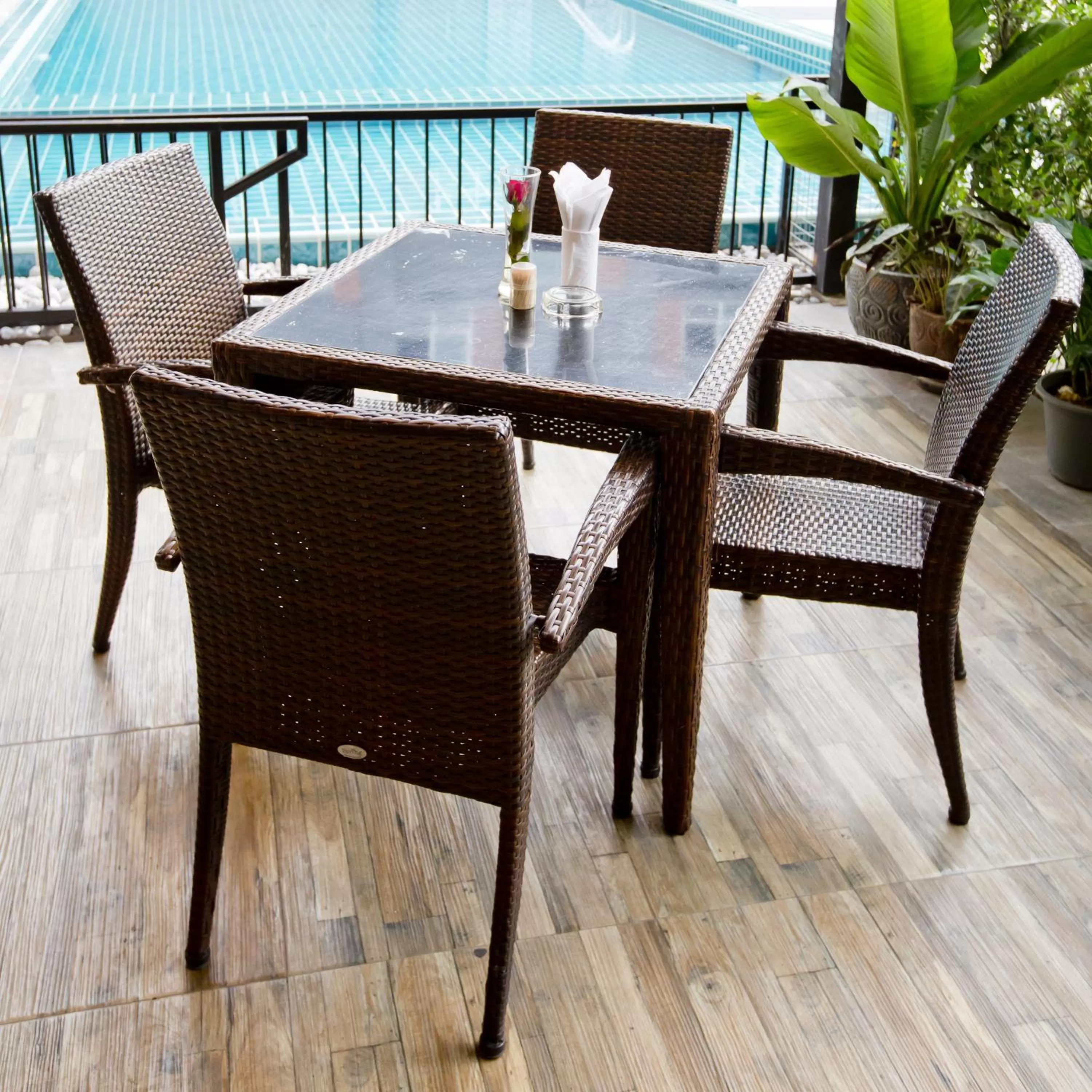 Restaurant/places to eat in Sinsuvarn Airport Suite Hotel